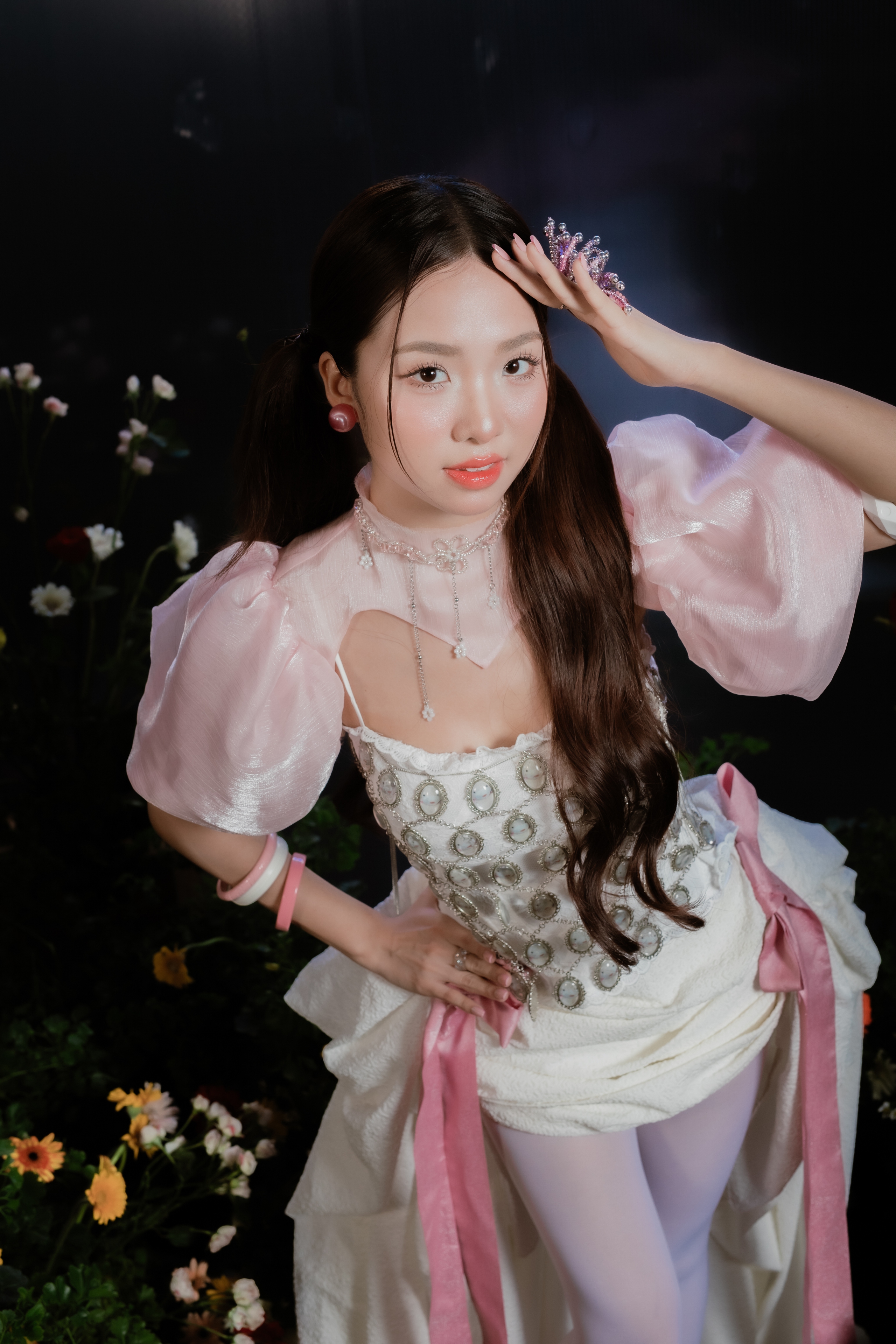 Visual 'n&agrave;ng thơ' của Ng&ocirc; Tr&uacute;c Linh g&acirc;y sốt khi kết hợp c&ugrave;ng Huy T&iacute;t (Mưa đỏ)  - Ảnh 3.