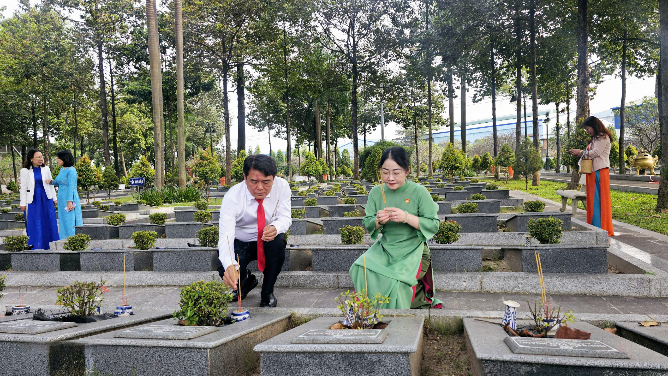 MTTQ Việt Nam TP HCM tặng nhà Đại đoàn kết và quà cho công nhân , học sinh khó khăn - Ảnh 2.