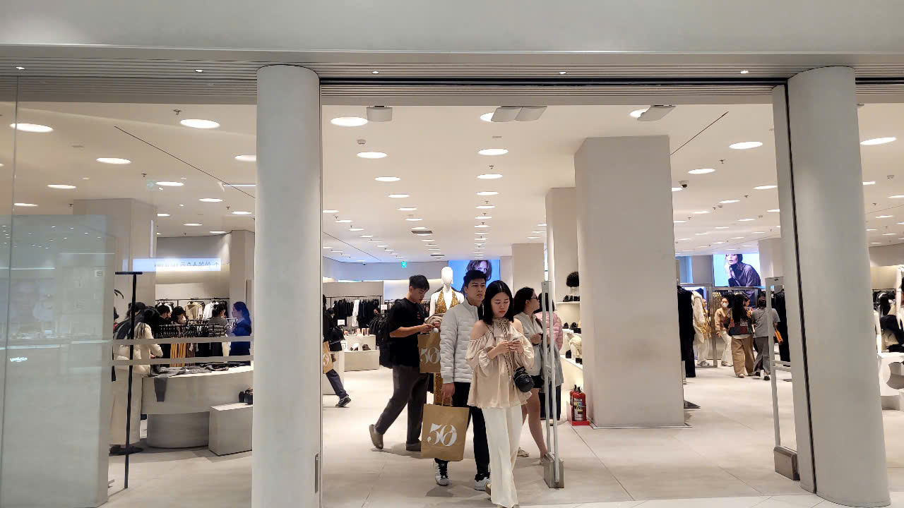 Black Friday 2025: Mua sắm rộn r&agrave;ng nhưng vẫn c&oacute; Nơi ế ẩm d&ugrave; giảm gi&aacute; lớn - Ảnh 7.
