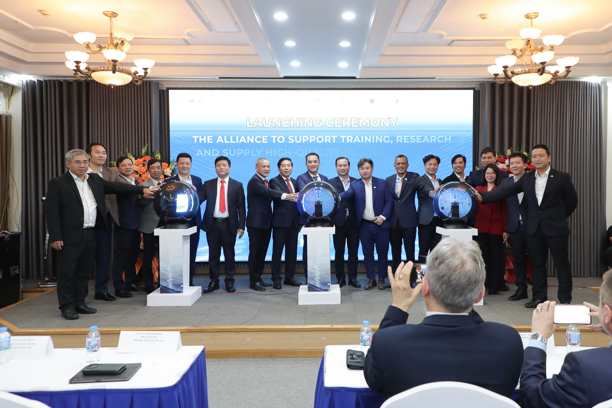 Nhiều đại học, doanh nghiệp tham gia Li&ecirc;n minh B&aacute;n dẫn - Ảnh 1.
