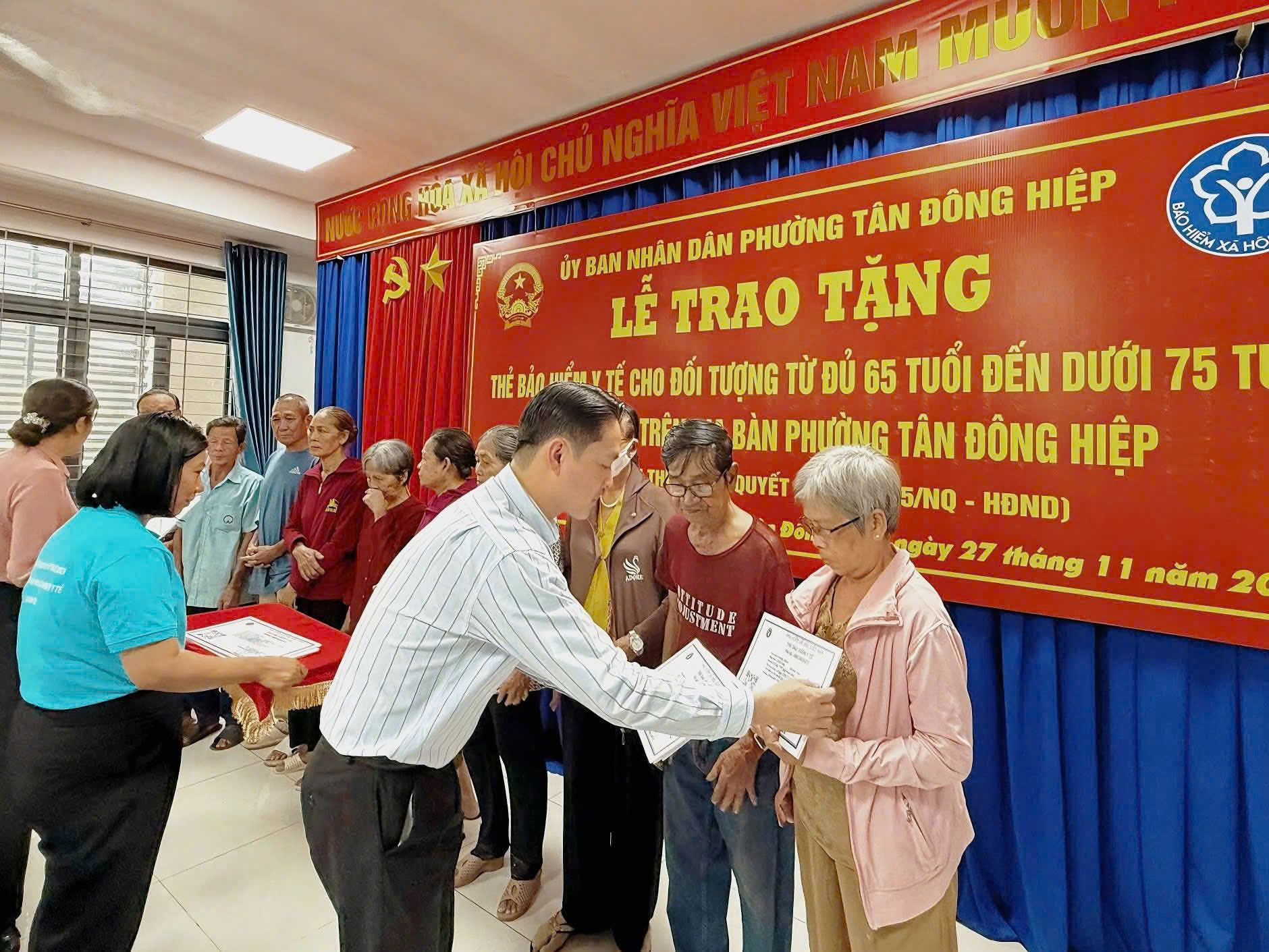 TPHCM đẩy nhanh thực hiện chính sách hỗ trợ 100% mức đóng BHYT cho người trên 65 tuổi - Ảnh 2.