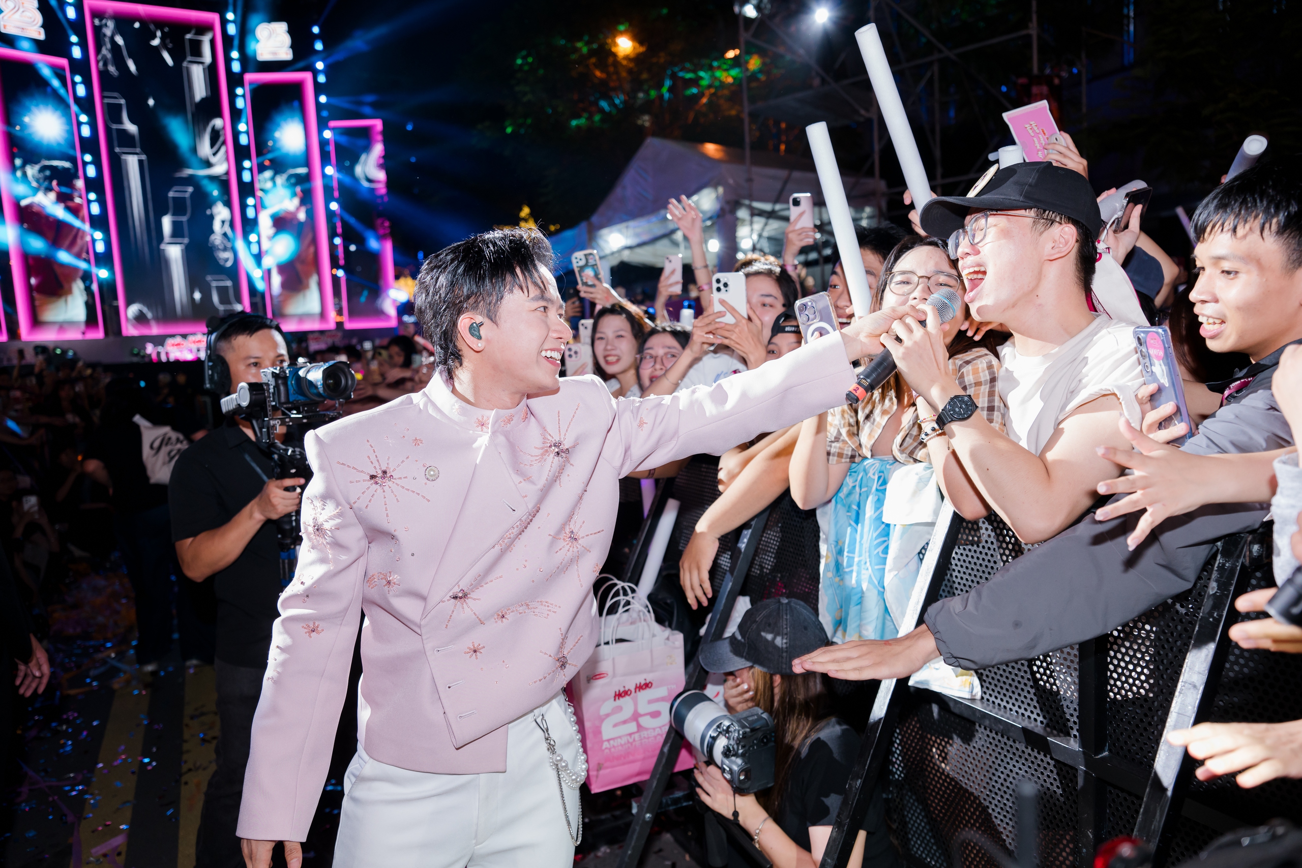 Hảo Hảo Concert - The Journey of 25: Đại tiệc âm nhạc bùng nổ chào mừng 25 năm - Ảnh 8.