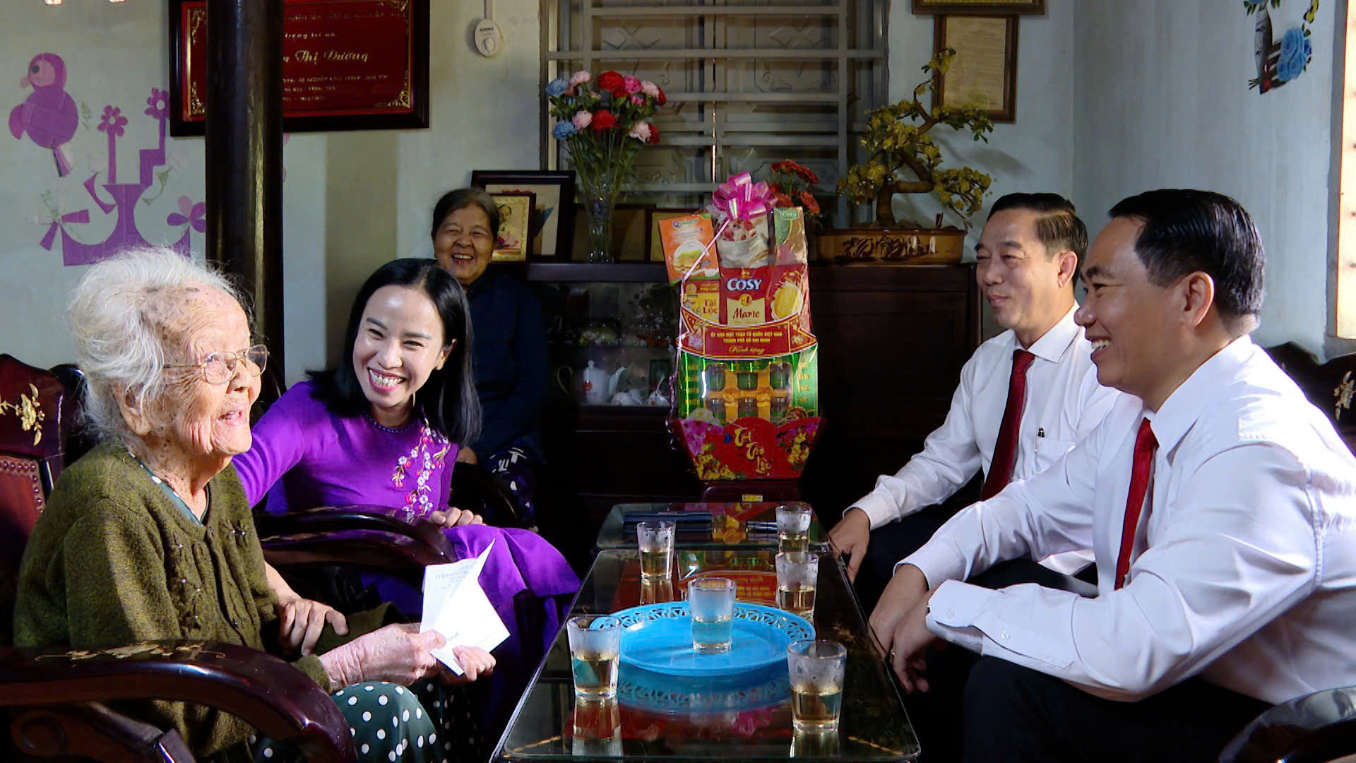Chuỗi hoạt động &yacute; nghĩa của Đo&agrave;n đại biểu dự Đại hội MTTQ Việt Nam TPHCM - Ảnh 1.