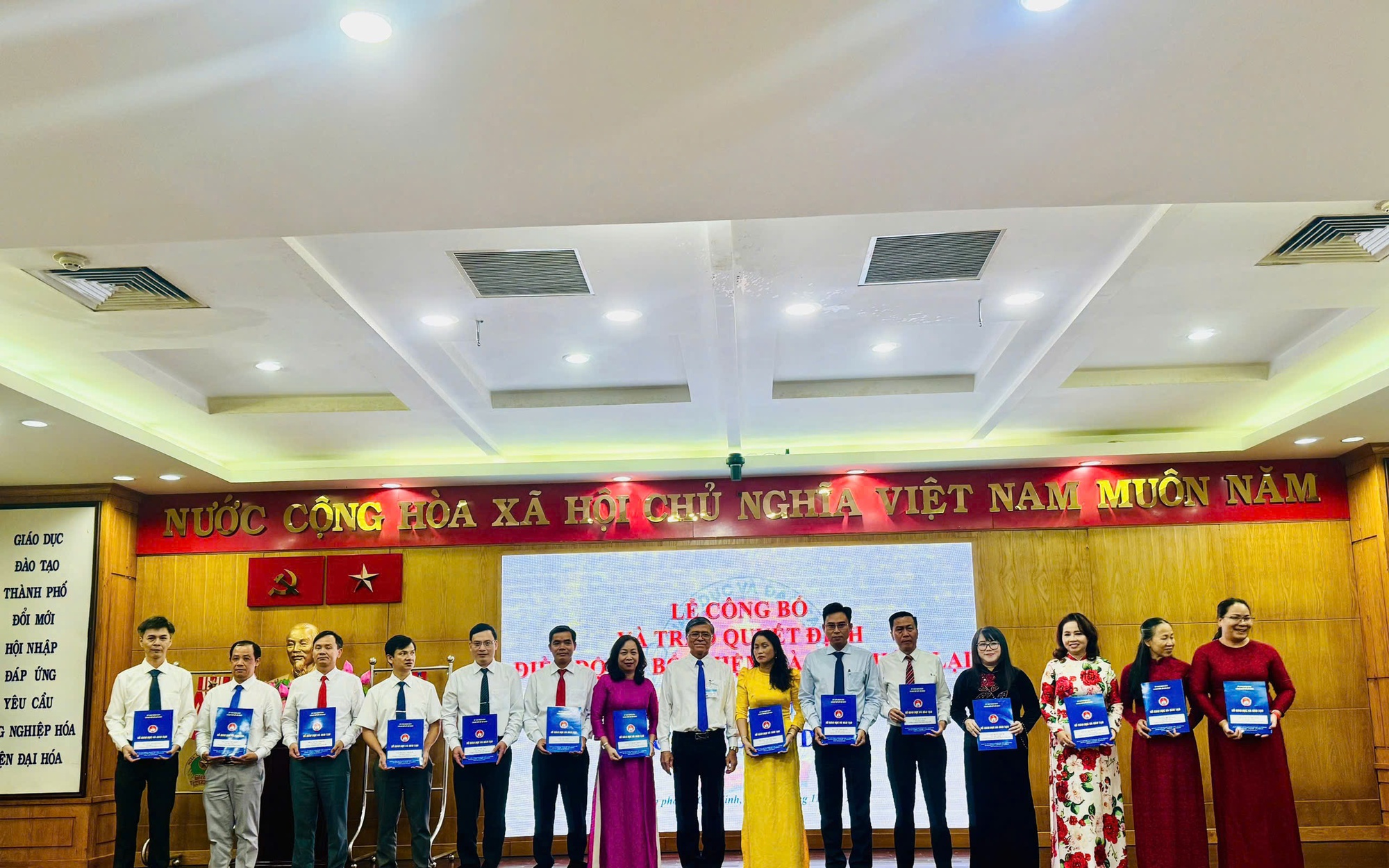 UBND TPHCM điều động, bổ nhiệm nhiều cán bộ - Ảnh 3.