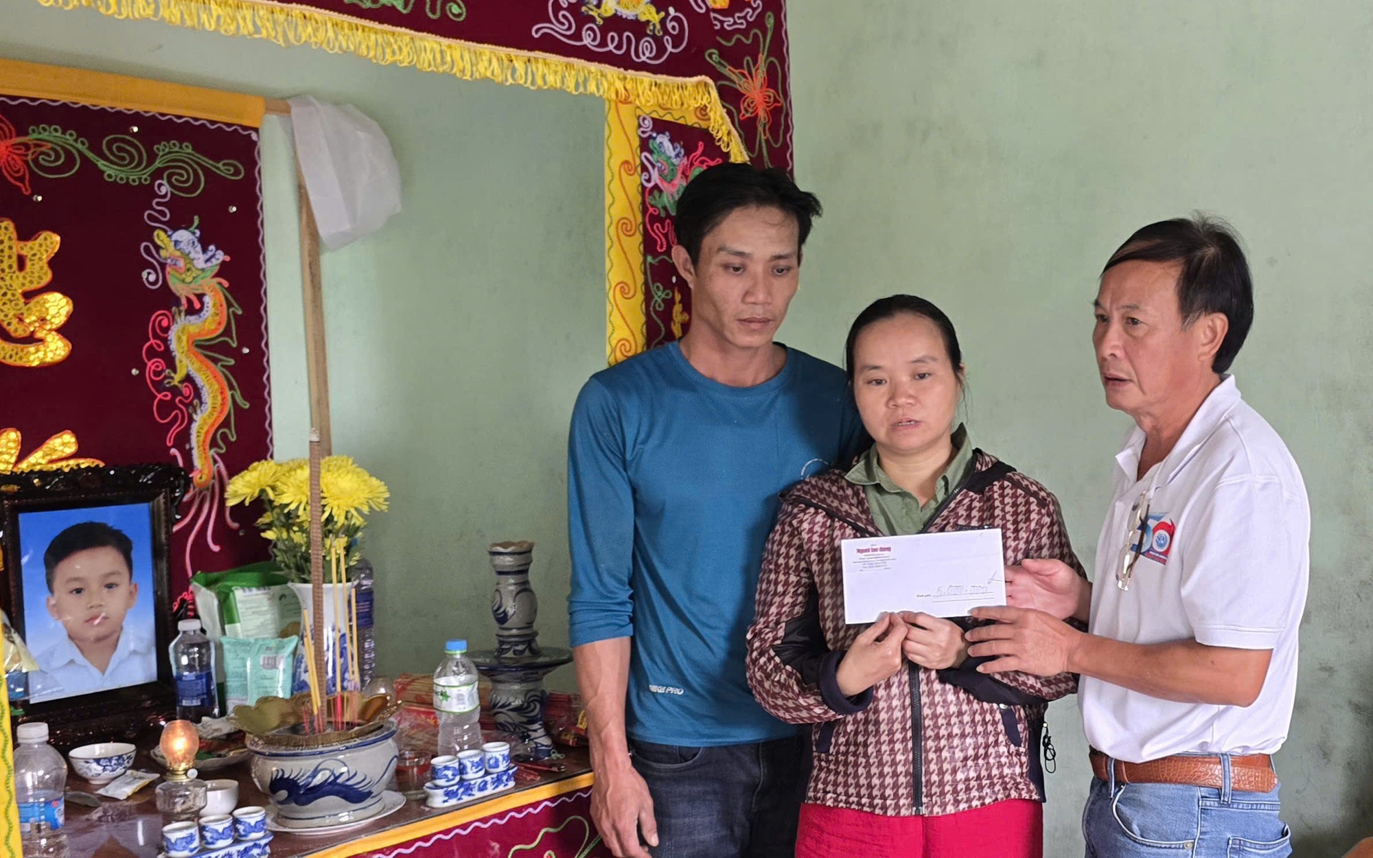 Nước mắt chảy ngược bên dòng sông Ba sau cơn lũ lịch sử
