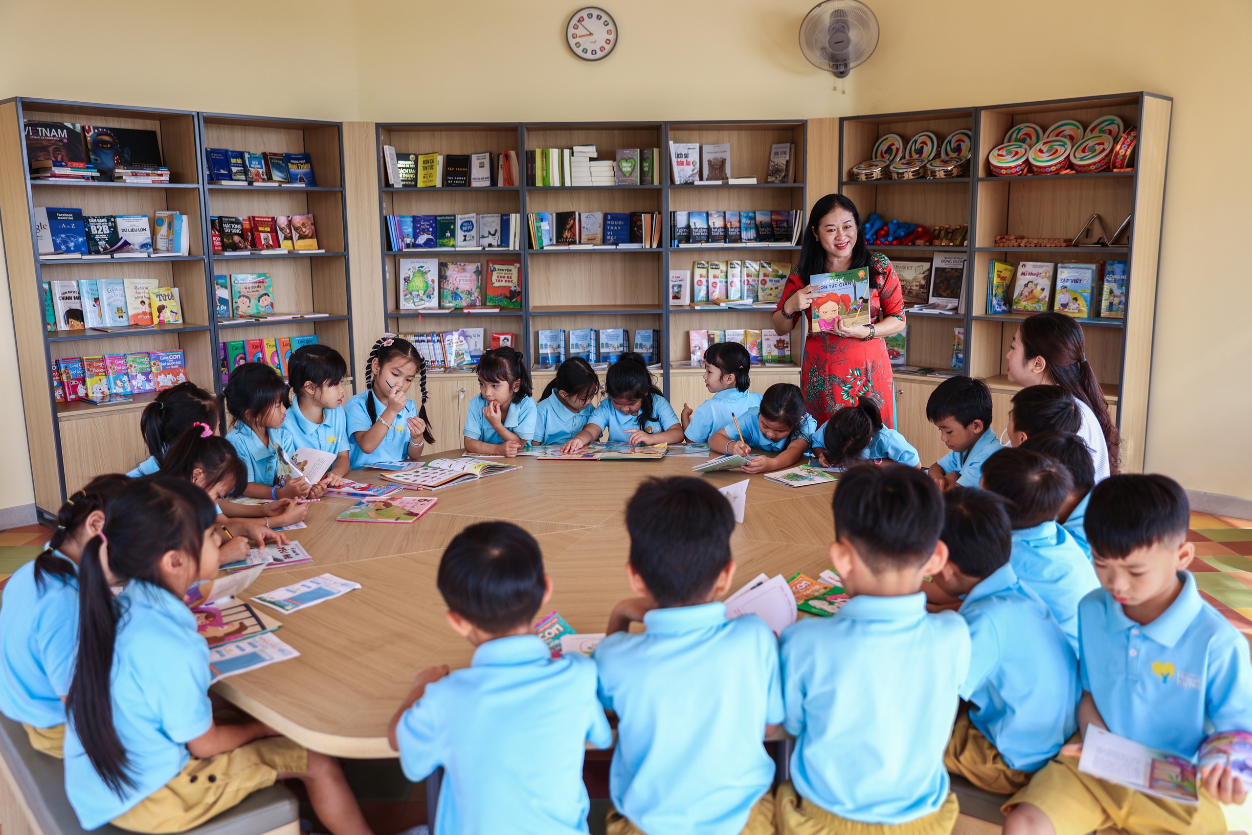 Ng&ocirc;i trường đầy ắp y&ecirc;u thương của Chi Bảo - Ảnh 2.