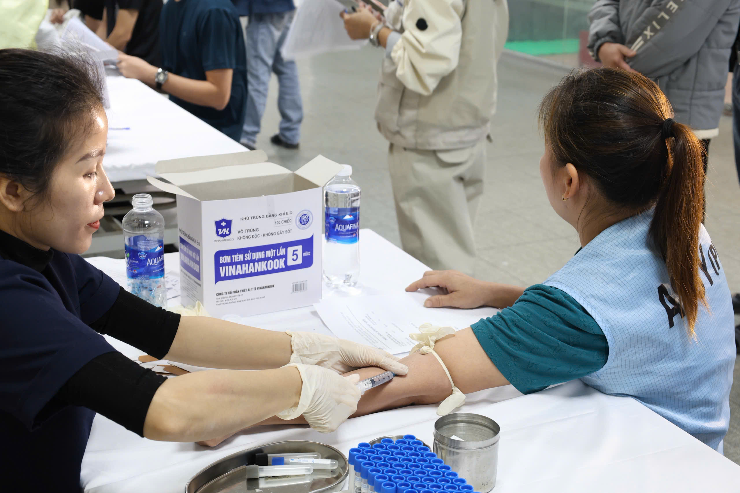 Tổng Li&ecirc;n đo&agrave;n v&agrave; Bộ C&ocirc;ng an tổ chức kh&aacute;m bệnh miễn ph&iacute; cho 15.000 c&ocirc;ng nh&acirc;n ở 7 tỉnh, th&agrave;nh - Ảnh 4.