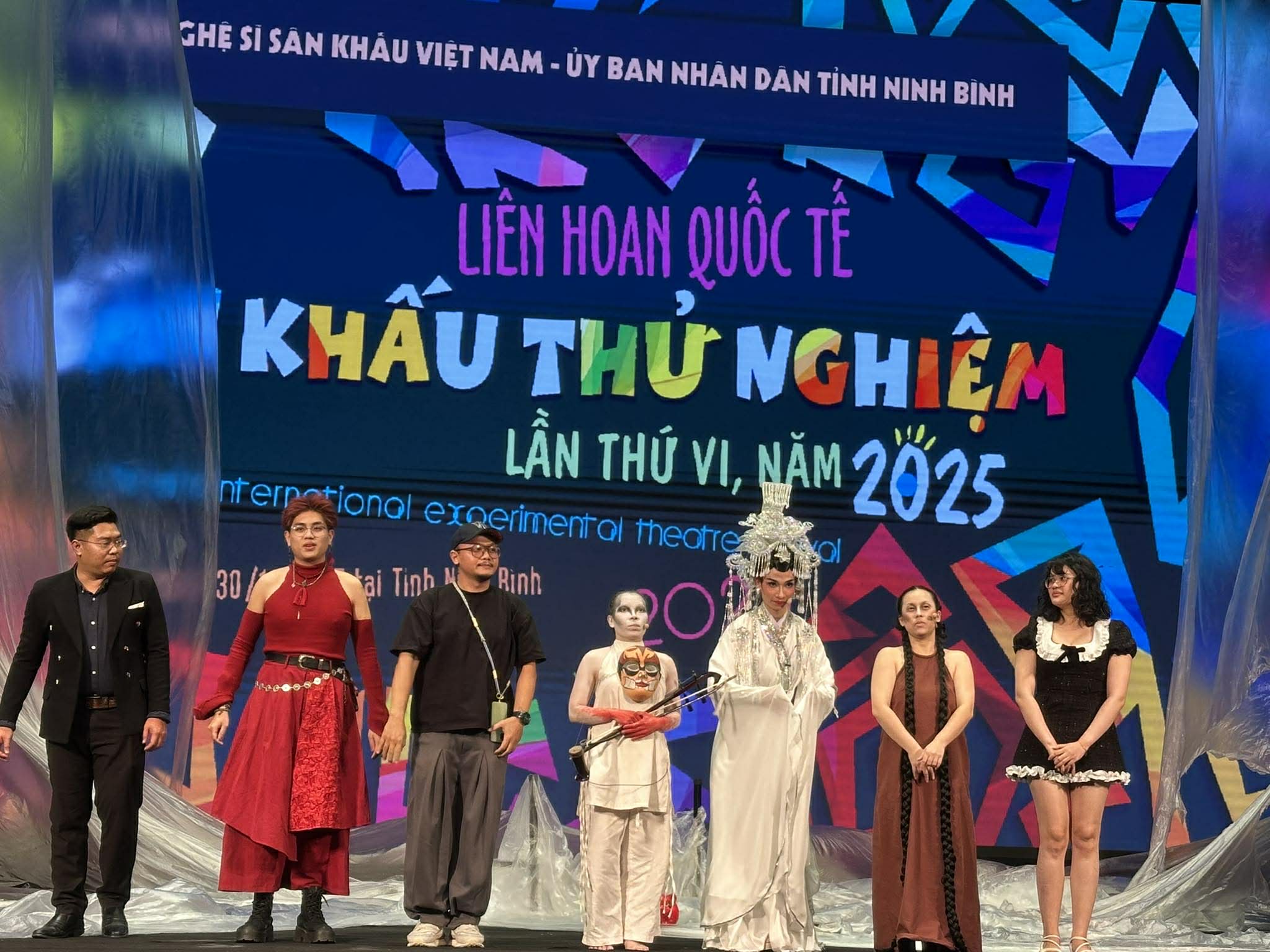"Ảo quan" v&agrave; "Chuyện của Nả" - Hai vấn đề "n&oacute;ng" tại Li&ecirc;n hoan quốc tế s&acirc;n khấu thử nghiệm - Ảnh 5.
