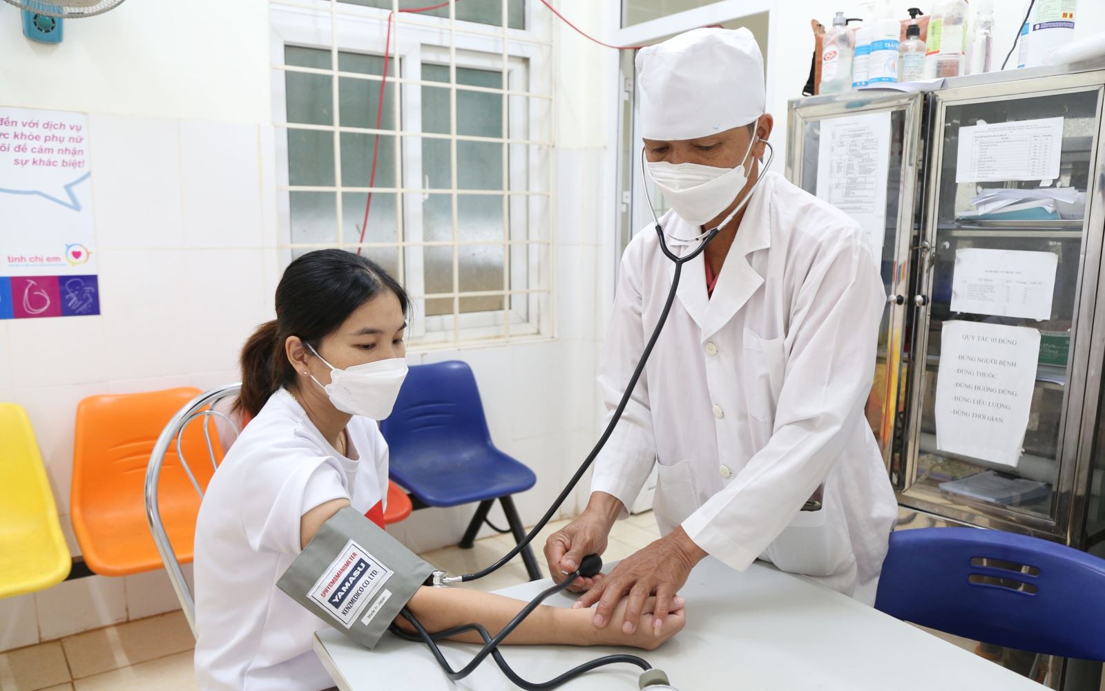 TPHCM dự kiến hỗ trợ 9 triệu đồng/tháng cho bác sĩ cao tuổi