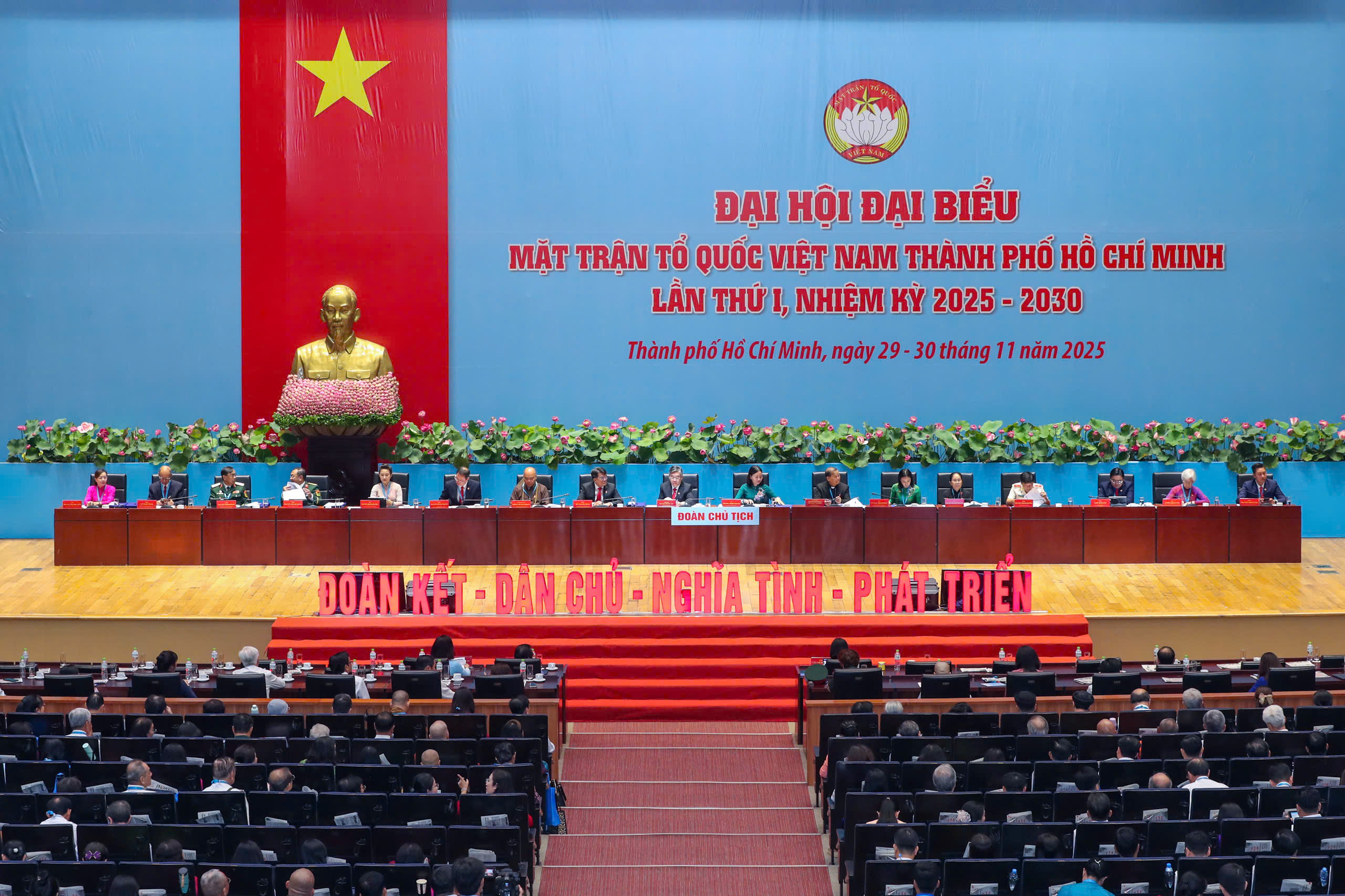 Chủ tịch UBND TP HCM Nguyễn Văn được ph&aacute;t biểu tại Đại hội MTTQ Việt Nam Th&agrave;nh phố - Ảnh 2.