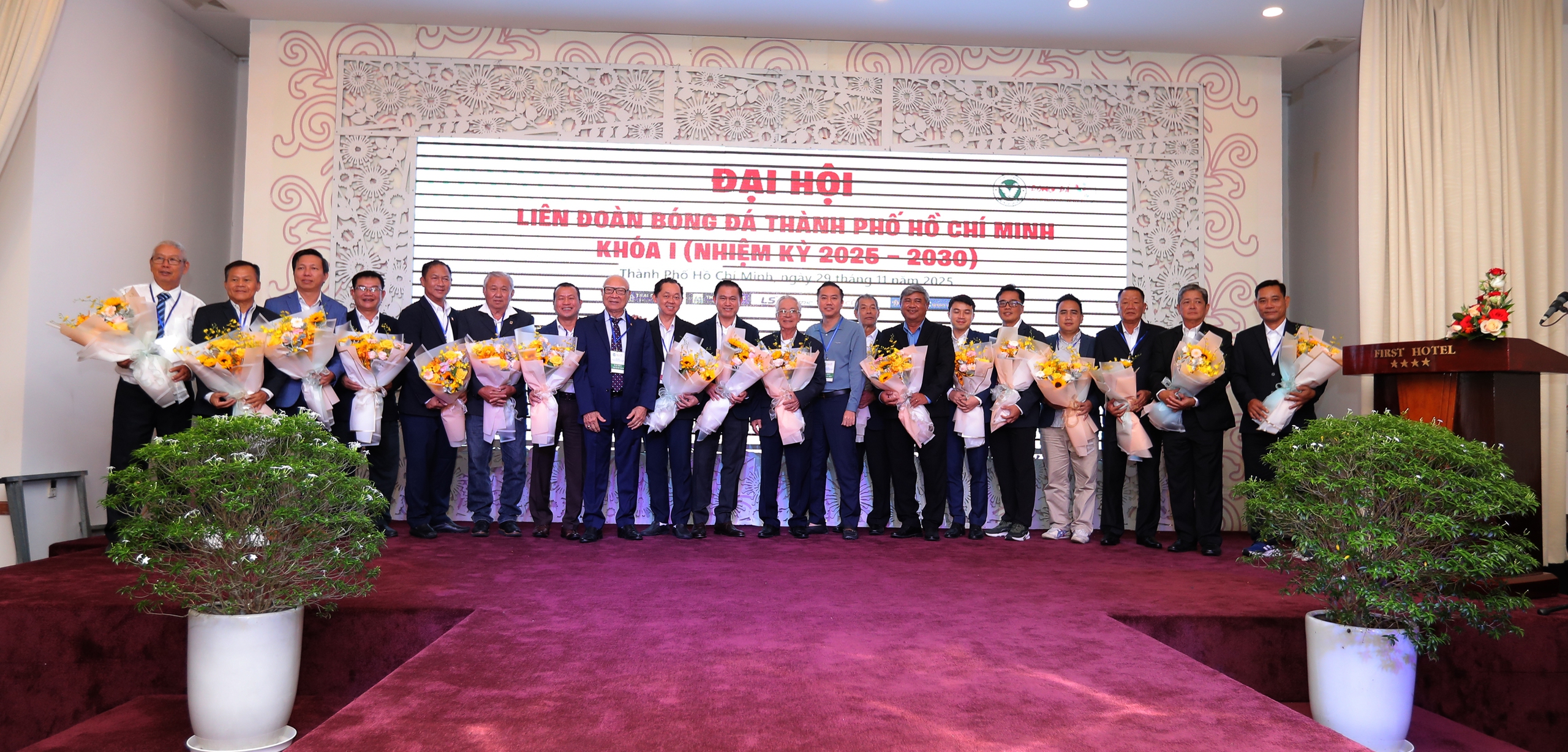 &Ocirc;ng Trần Anh T&uacute; t&aacute;i đắc cử chức Chủ tịch LĐBĐ TP HCM - Ảnh 4.