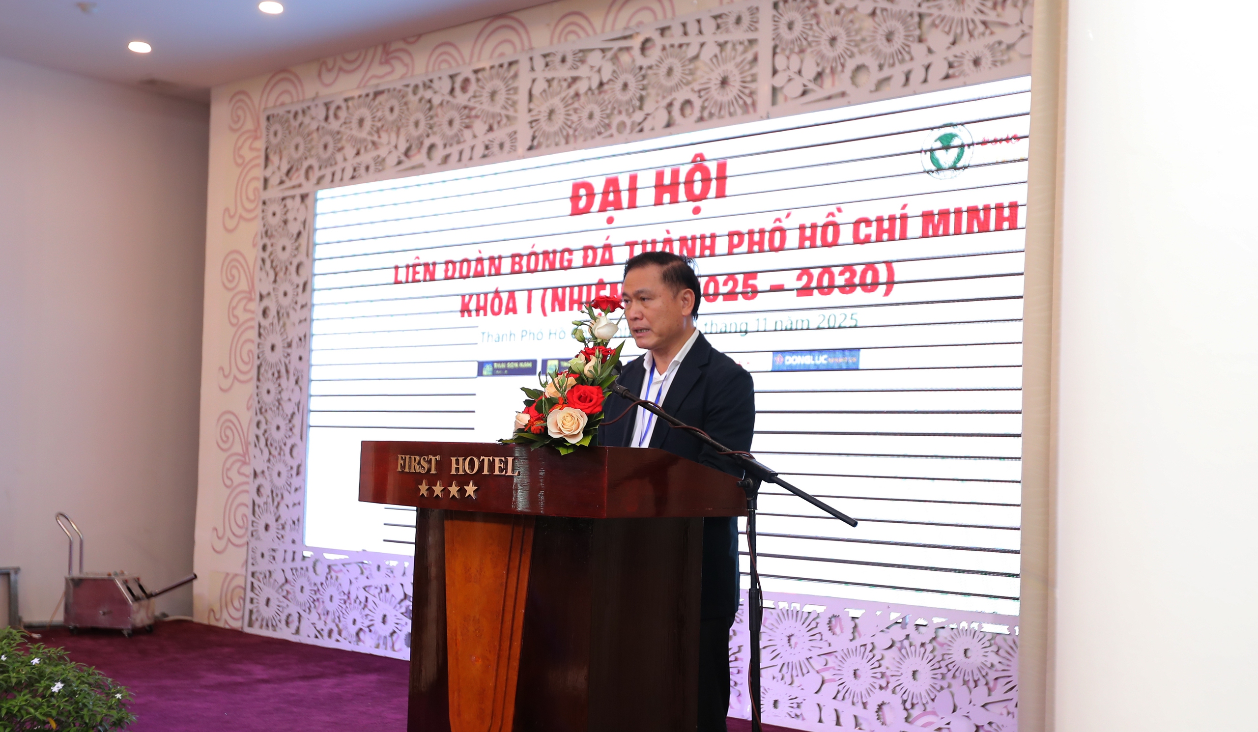 &Ocirc;ng Trần Anh T&uacute; t&aacute;i đắc cử chức Chủ tịch LĐBĐ TP HCM - Ảnh 6.