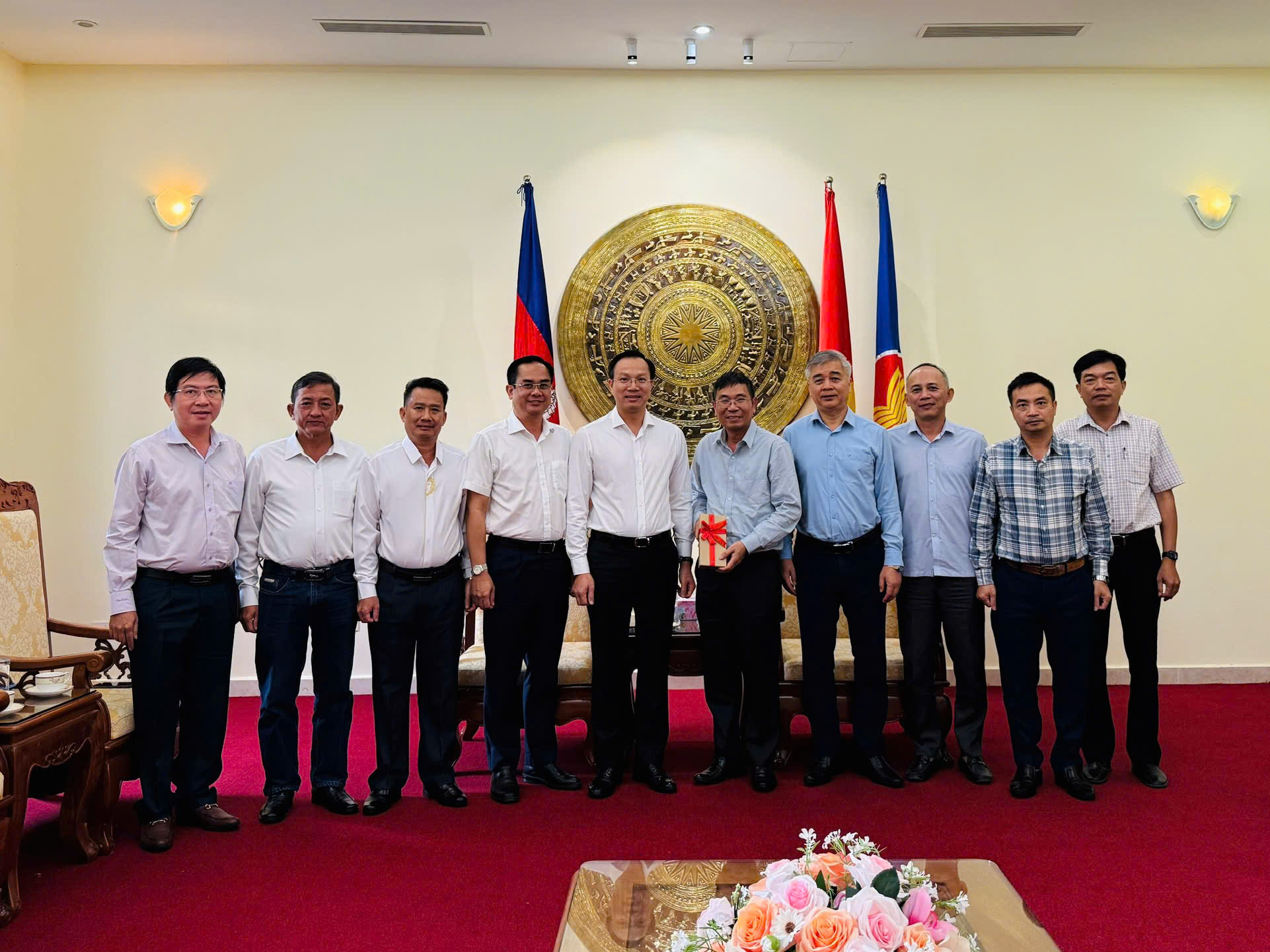 Tây Ninh cam kết tiếp tục hợp tác sâu rộng, thực chất và hiệu quả với các tỉnh Campuchia - Ảnh 4.