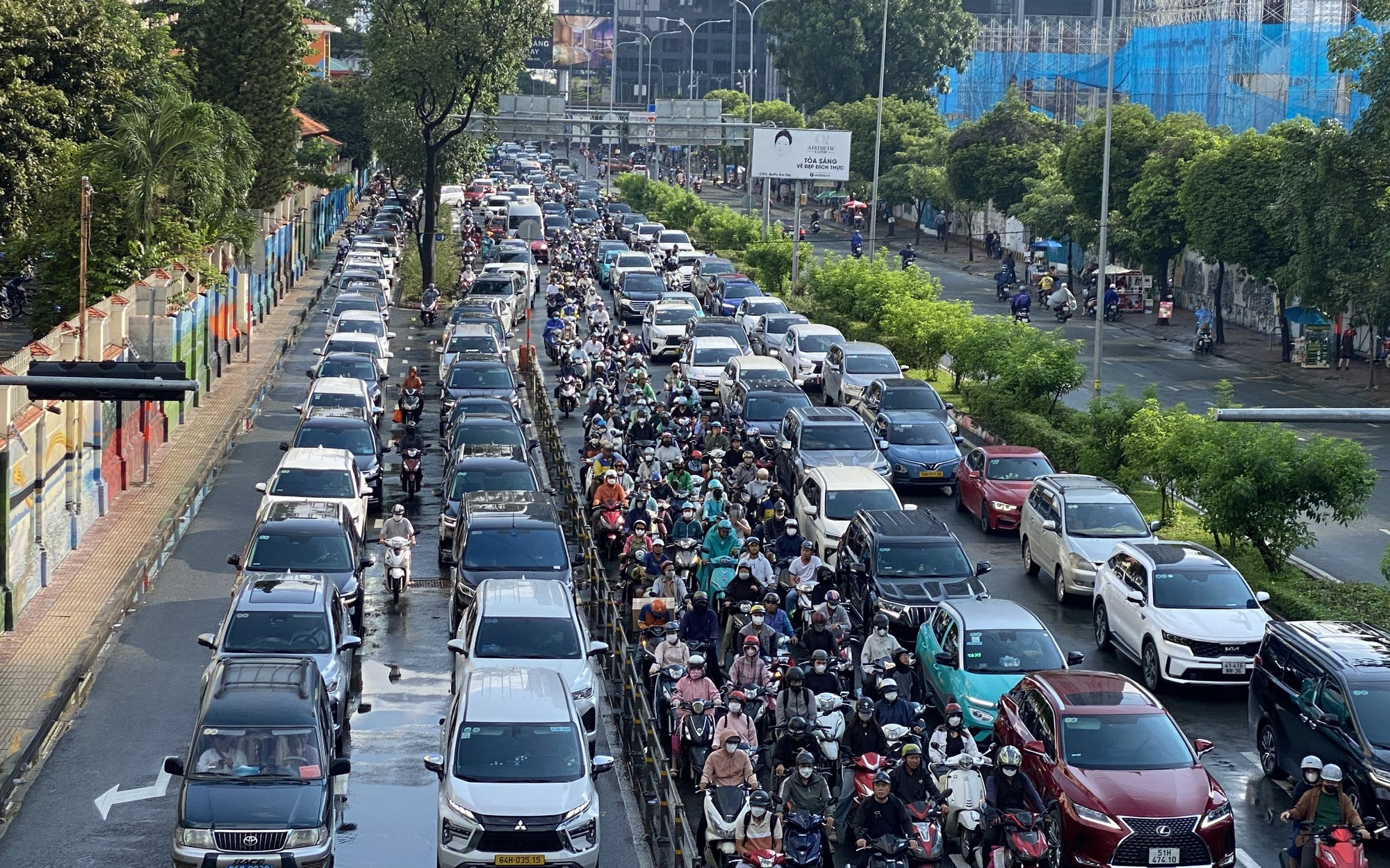 Xe ô tô phải kiểm định khí thải từ 1-3-2026, Hà Nội và TPHCM siết chặt hơn