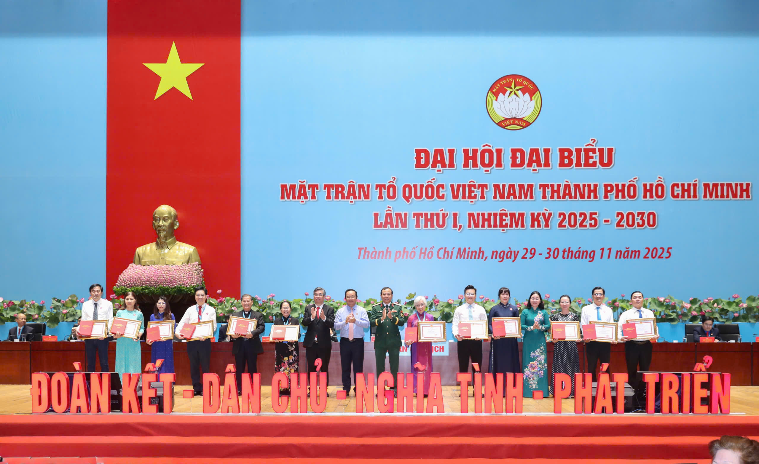 Đại hội đại biểu MTTQ Việt Nam TPHCM lần I khẳng định sức mạnh đại đoàn kết toàn dân - Ảnh 8.