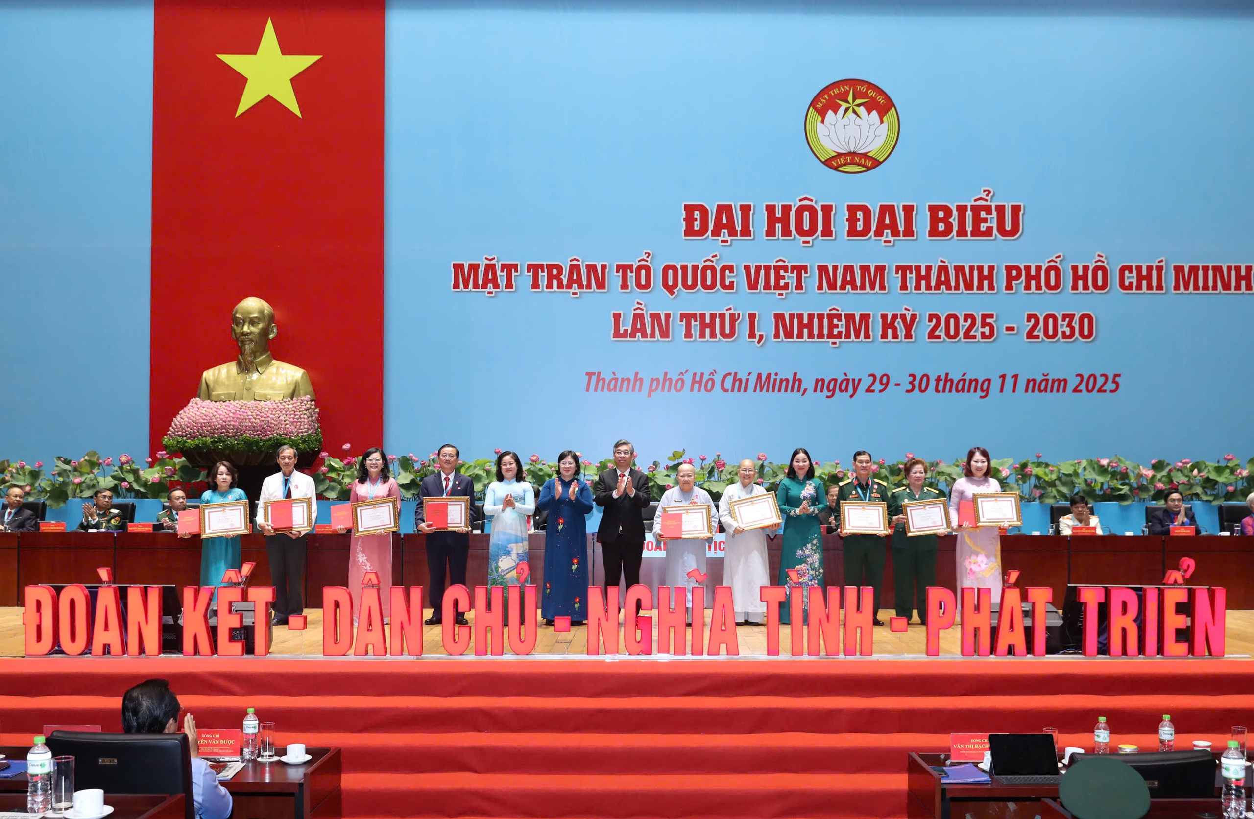 Đại hội đại biểu MTTQ Việt Nam TPHCM lần I khẳng định sức mạnh đại đoàn kết toàn dân - Ảnh 9.