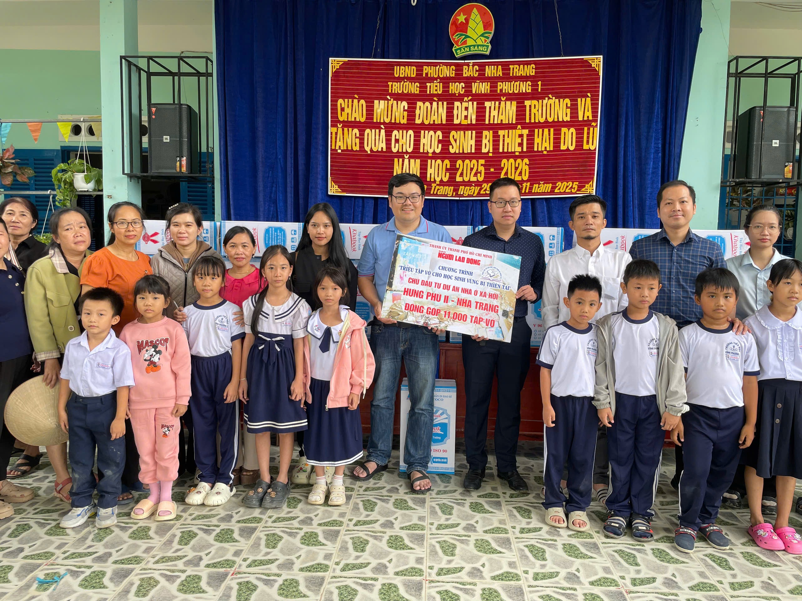Chương tr&igrave;nh "Triệu tập vở cho học sinh v&ugrave;ng thi&ecirc;n tai" đến Kh&aacute;nh H&ograve;a - Ảnh 2.