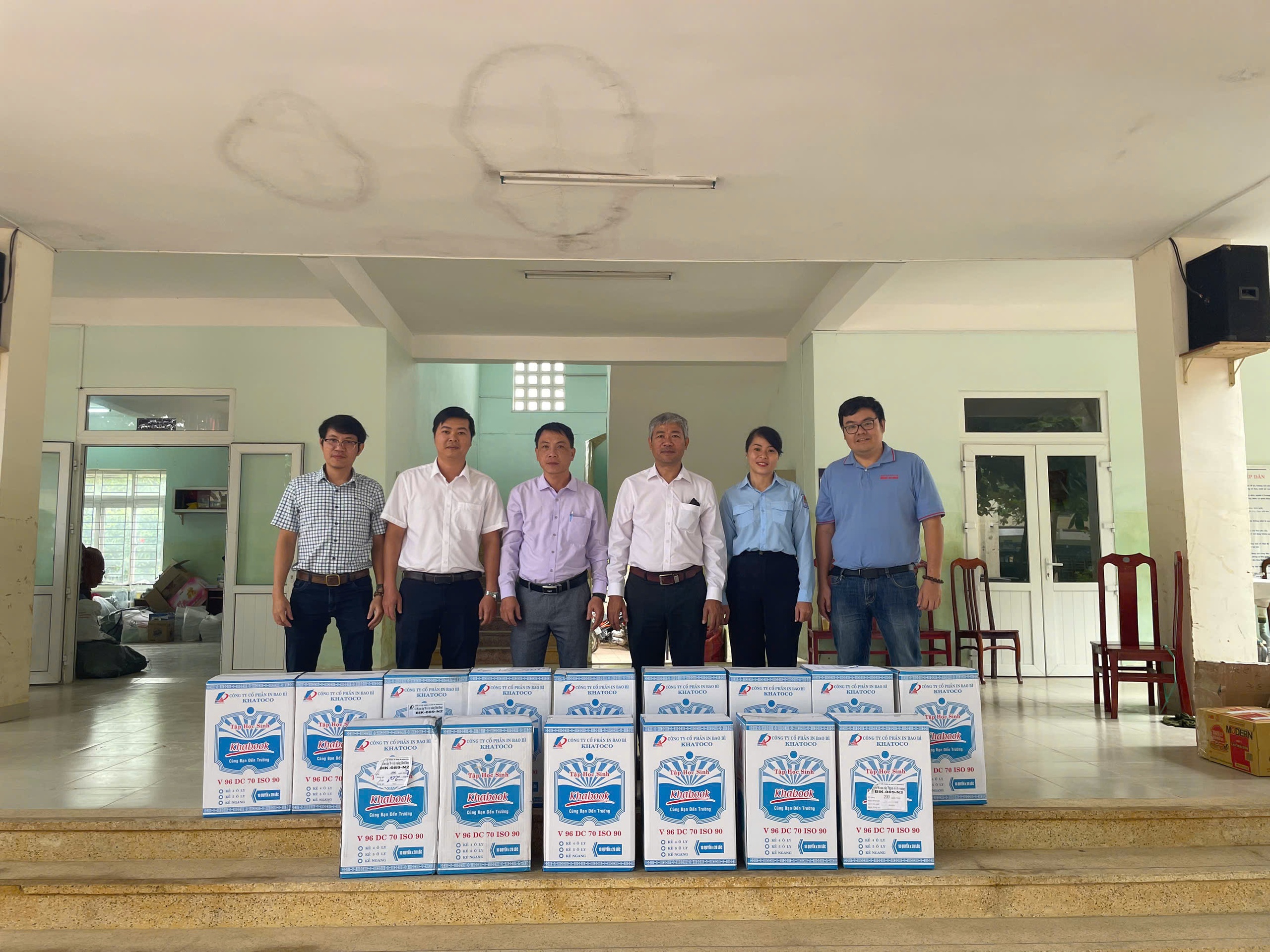 Chương tr&igrave;nh "Triệu tập vở cho học sinh v&ugrave;ng thi&ecirc;n tai" đến Kh&aacute;nh H&ograve;a - Ảnh 3.