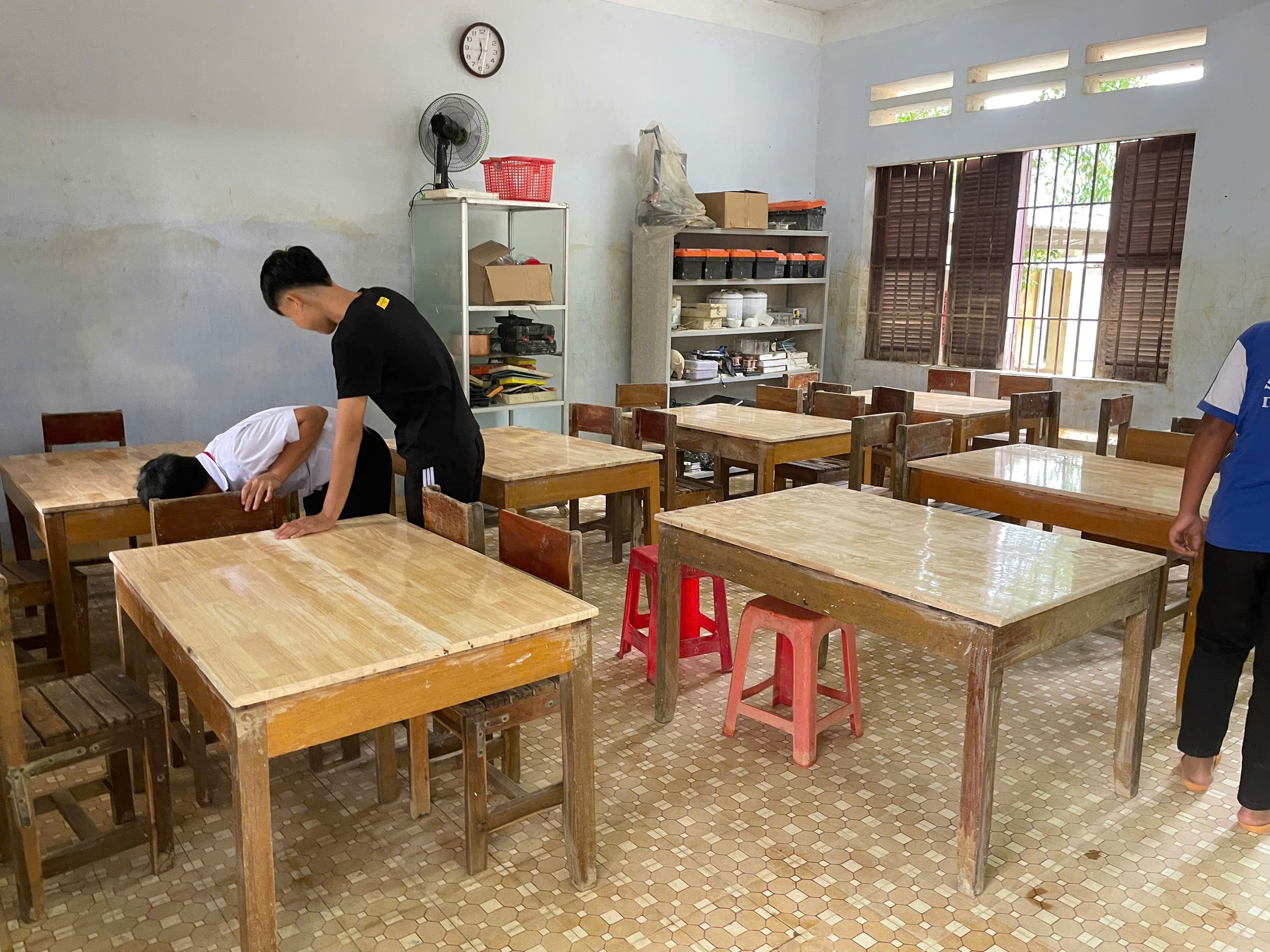 Chương tr&igrave;nh "Triệu tập vở cho học sinh v&ugrave;ng thi&ecirc;n tai" đến Kh&aacute;nh H&ograve;a - Ảnh 13.