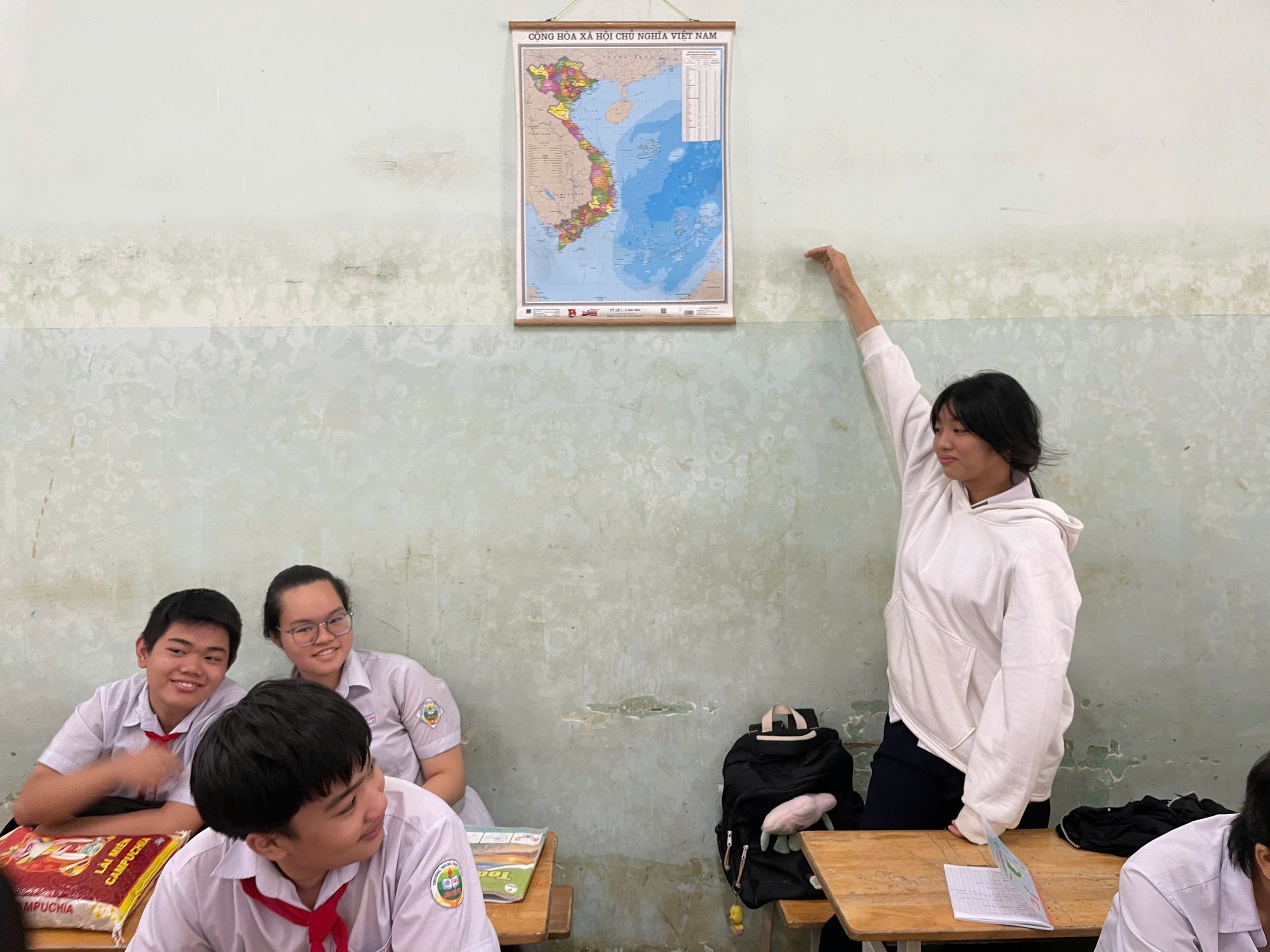 Chương tr&igrave;nh "Triệu tập vở cho học sinh v&ugrave;ng thi&ecirc;n tai" đến Kh&aacute;nh H&ograve;a - Ảnh 6.