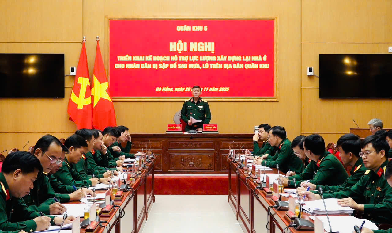 Qu&acirc;n khu 5 hỗ trợ dựng lại nh&agrave; cho d&acirc;n trước Tết Nguy&ecirc;n đ&aacute;n 2026 - Ảnh 2.