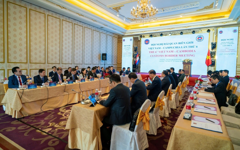 Hợp tác đấu tranh chống buôn lậu trên biên giới Việt Nam - Campuchia