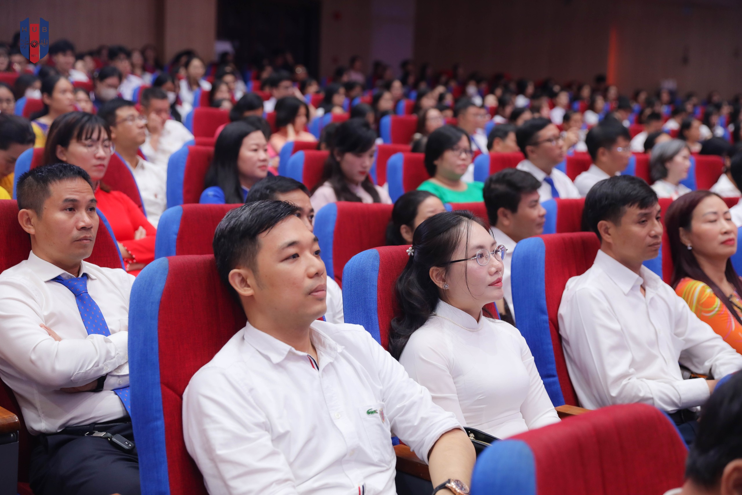 Tiến sĩ Philipp R&ouml;sler: &ldquo;Người trẻ Việt c&oacute; thể th&agrave;nh c&ocirc;ng ngay tại qu&ecirc; hương&rdquo; - Ảnh 2.
