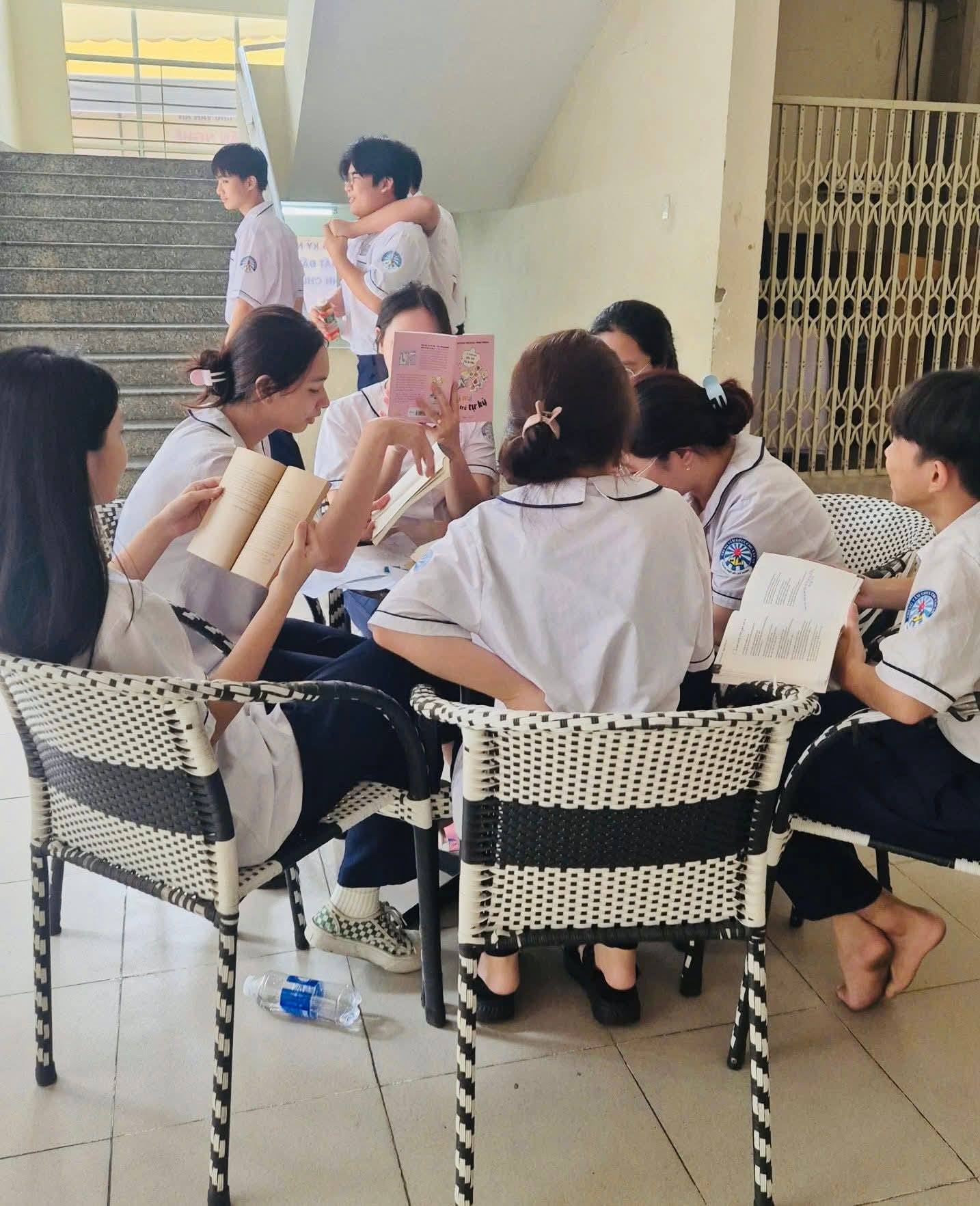 S&aacute;p nhập trung t&acirc;m GDNN v&agrave; GDTX: Chế độ l&agrave;m việc của gi&aacute;o vi&ecirc;n thay đổi ra sao?  - Ảnh 1.