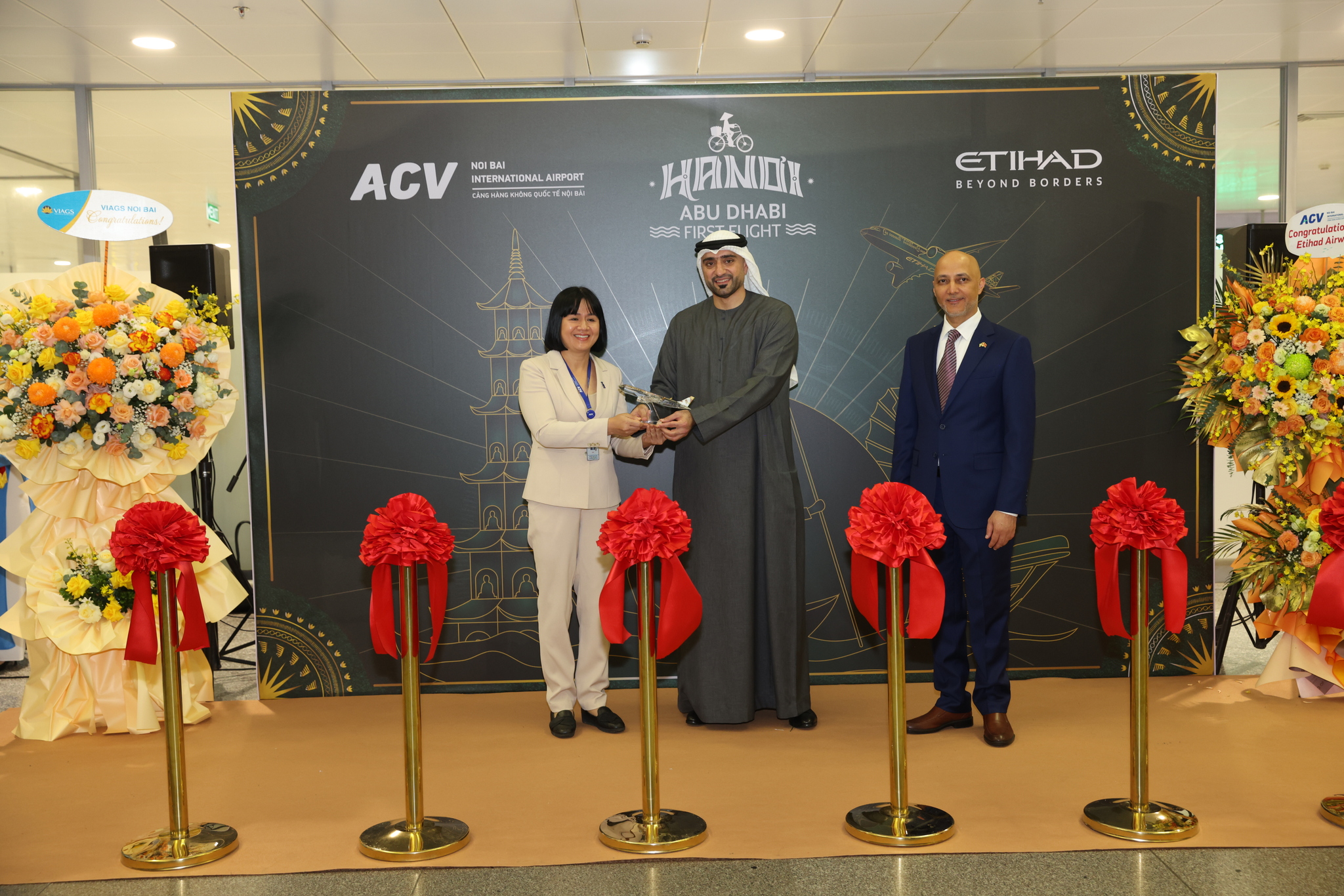 Etihad Airways d&ugrave;ng "si&ecirc;u m&aacute;y bay" khai trương đường bay thẳng H&agrave; Nội - Abu Dhabi - Ảnh 7.