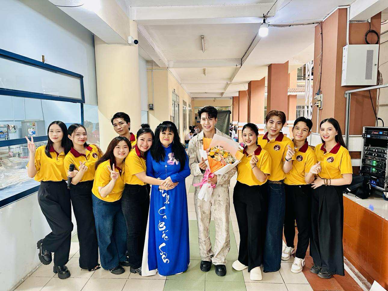 Ca sĩ Phạm Anh Tuấn khuấy động chương tr&igrave;nh "S&acirc;n khấu học đường" - Ảnh 3.