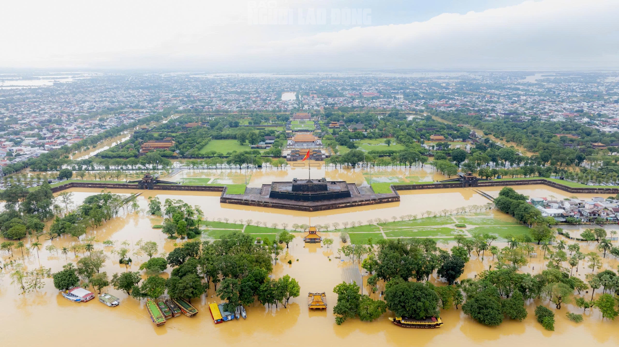 Kh&ocirc;ng ảnh di t&iacute;ch Đại nội Huế trong ng&agrave;y lũ "tập 3" - Ảnh 1.