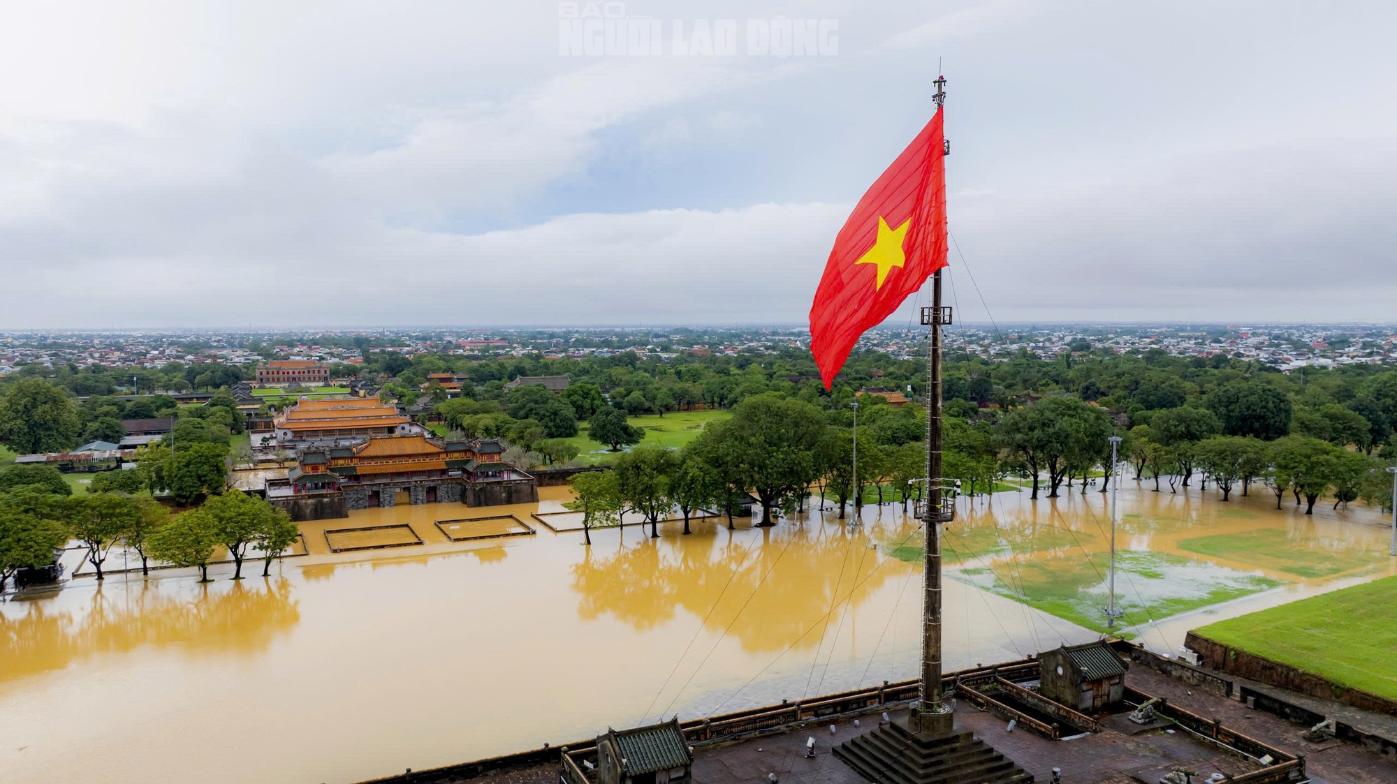 Kh&ocirc;ng ảnh di t&iacute;ch Đại nội Huế trong ng&agrave;y lũ "tập 3" - Ảnh 2.