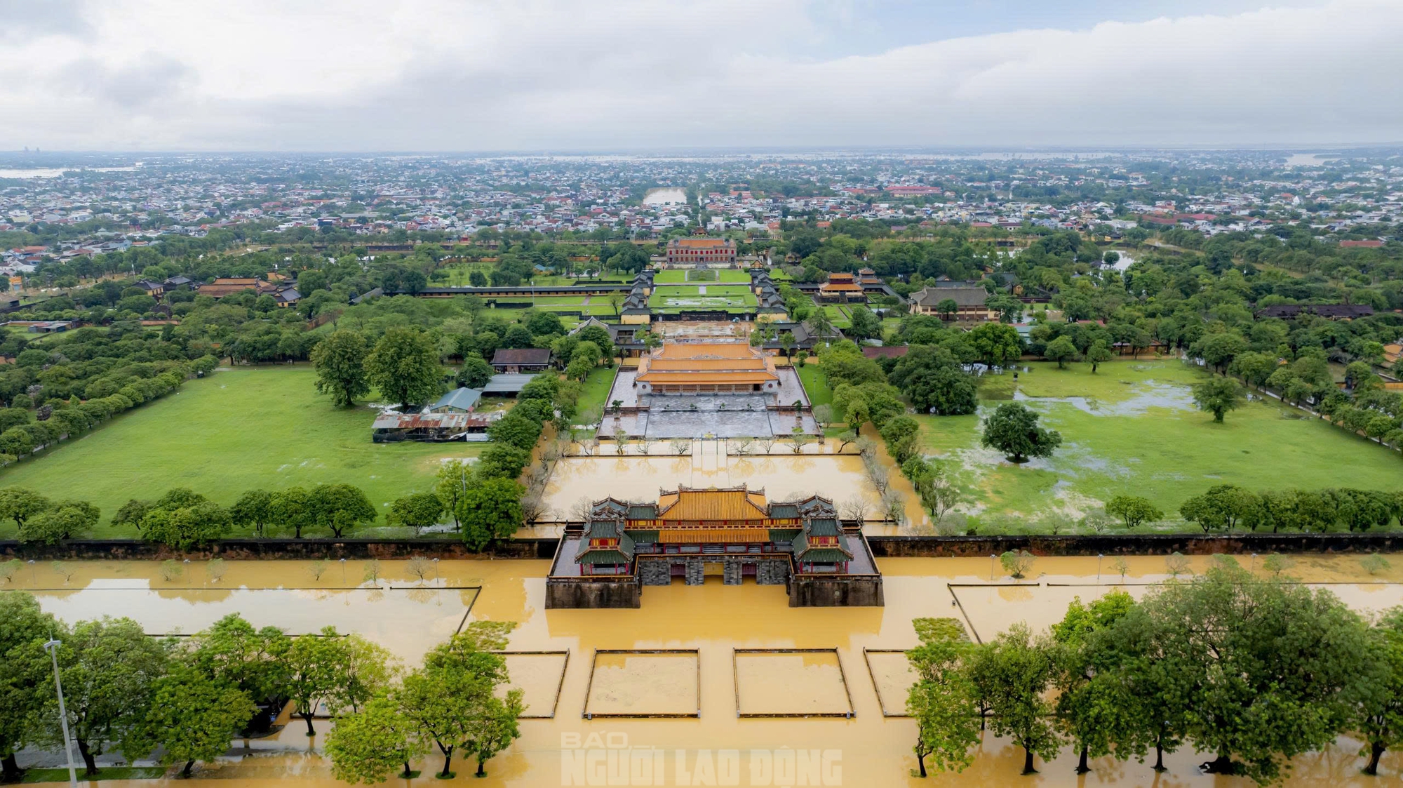 Kh&ocirc;ng ảnh di t&iacute;ch Đại nội Huế trong ng&agrave;y lũ "tập 3" - Ảnh 4.