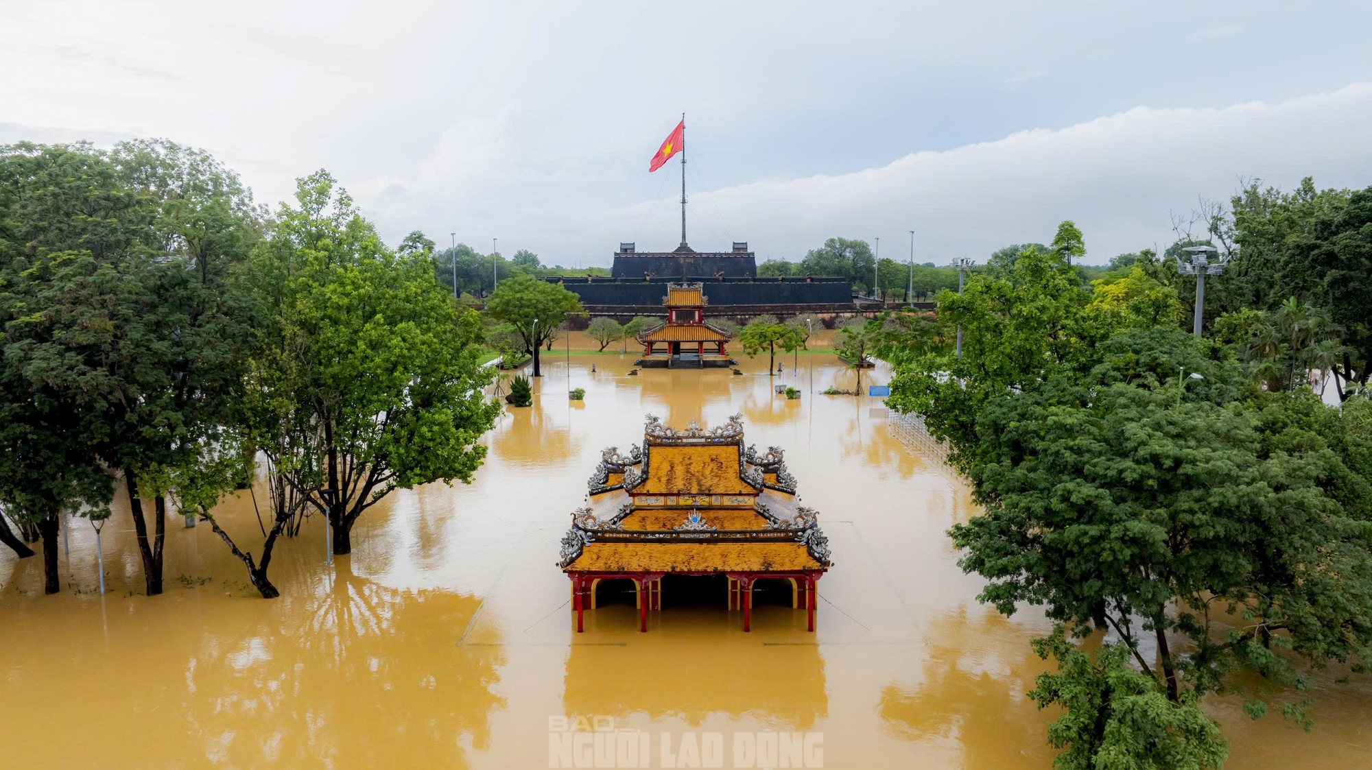Kh&ocirc;ng ảnh di t&iacute;ch Đại nội Huế trong ng&agrave;y lũ "tập 3" - Ảnh 6.