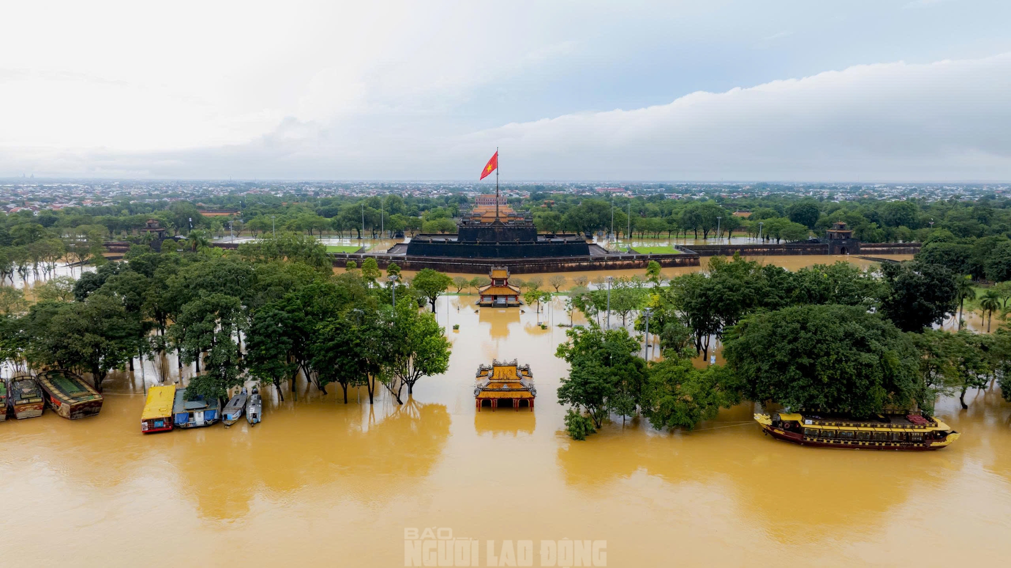 Kh&ocirc;ng ảnh di t&iacute;ch Đại nội Huế trong ng&agrave;y lũ "tập 3" - Ảnh 7.