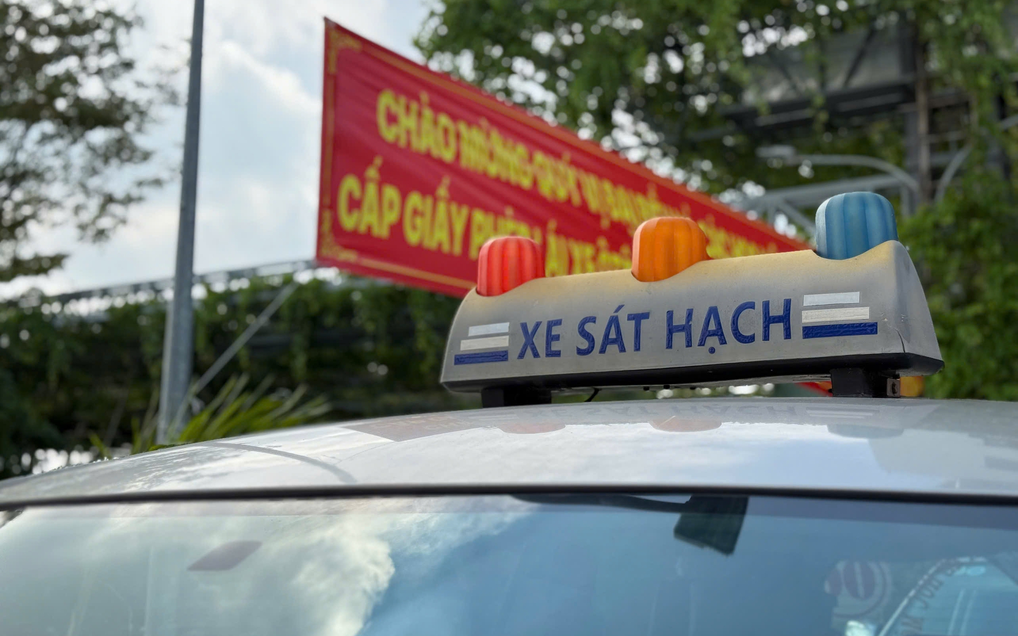Hai "văn phòng ghi danh" ở TP HCM khiến trăm người khóc ròng