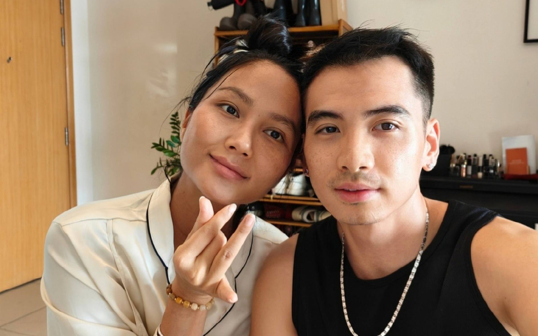 Lời xin lỗi của vợ chồng hoa hậu H'Hen Niê


