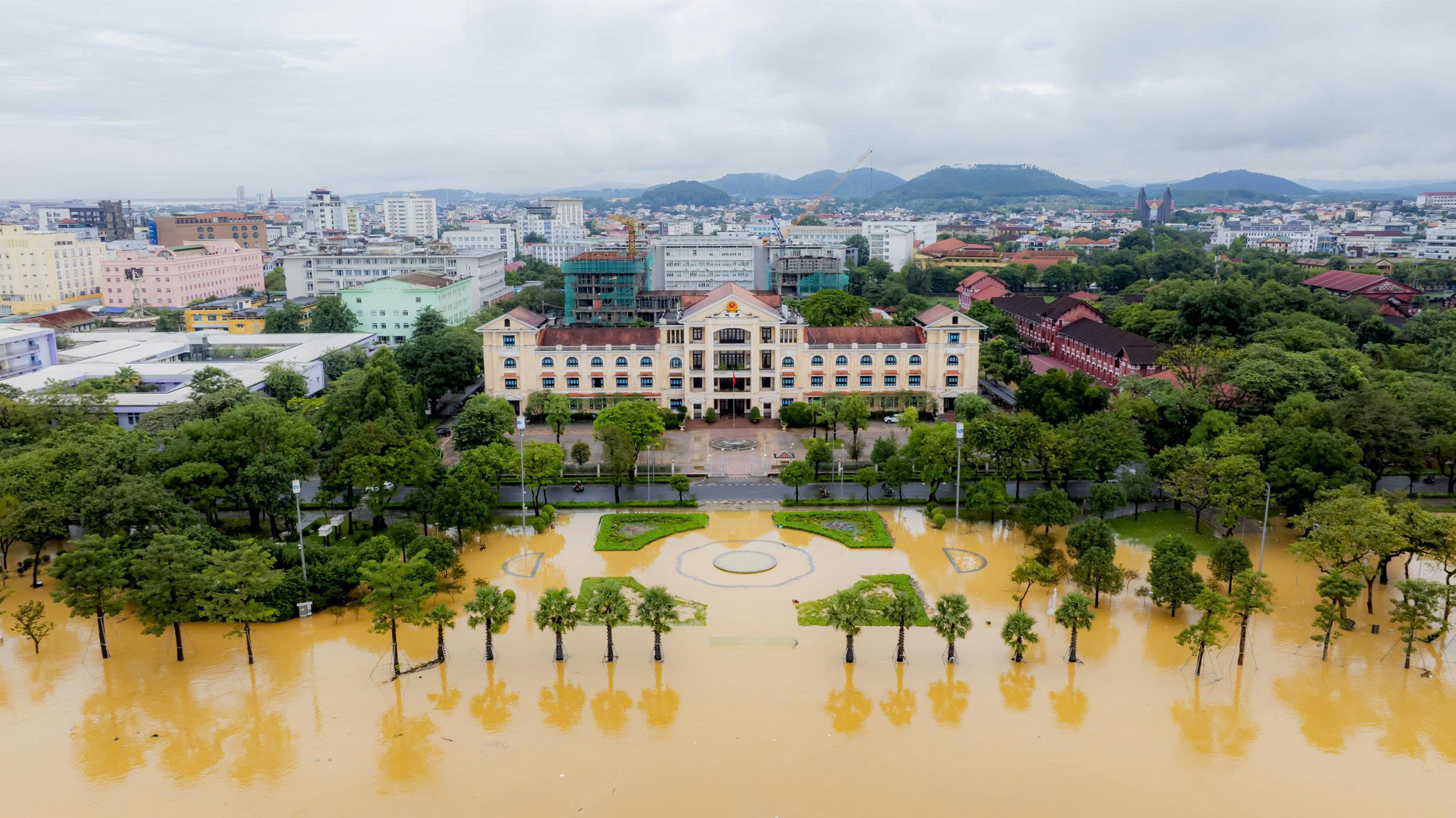 Kh&ocirc;ng ảnh di t&iacute;ch Đại nội Huế trong ng&agrave;y lũ "tập 3" - Ảnh 17.