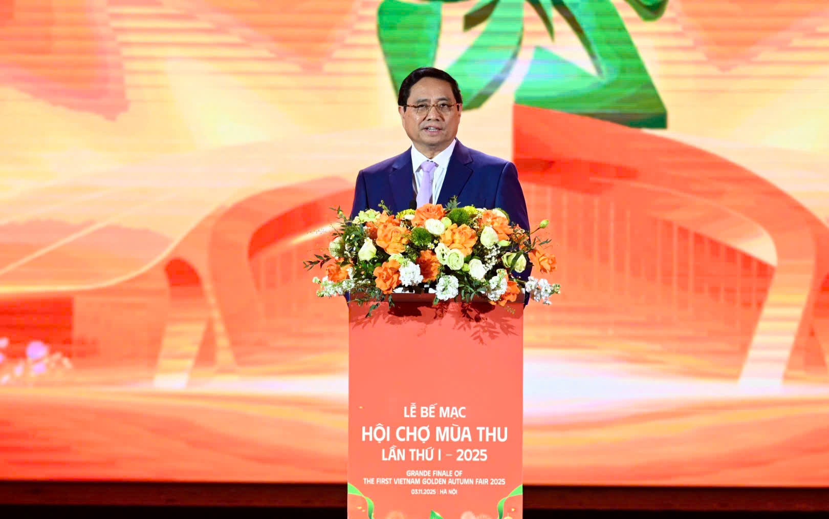 Thủ tướng: Hội chợ Mùa Thu là "một bức họa sinh động về sức sống của hàng hóa Việt Nam"