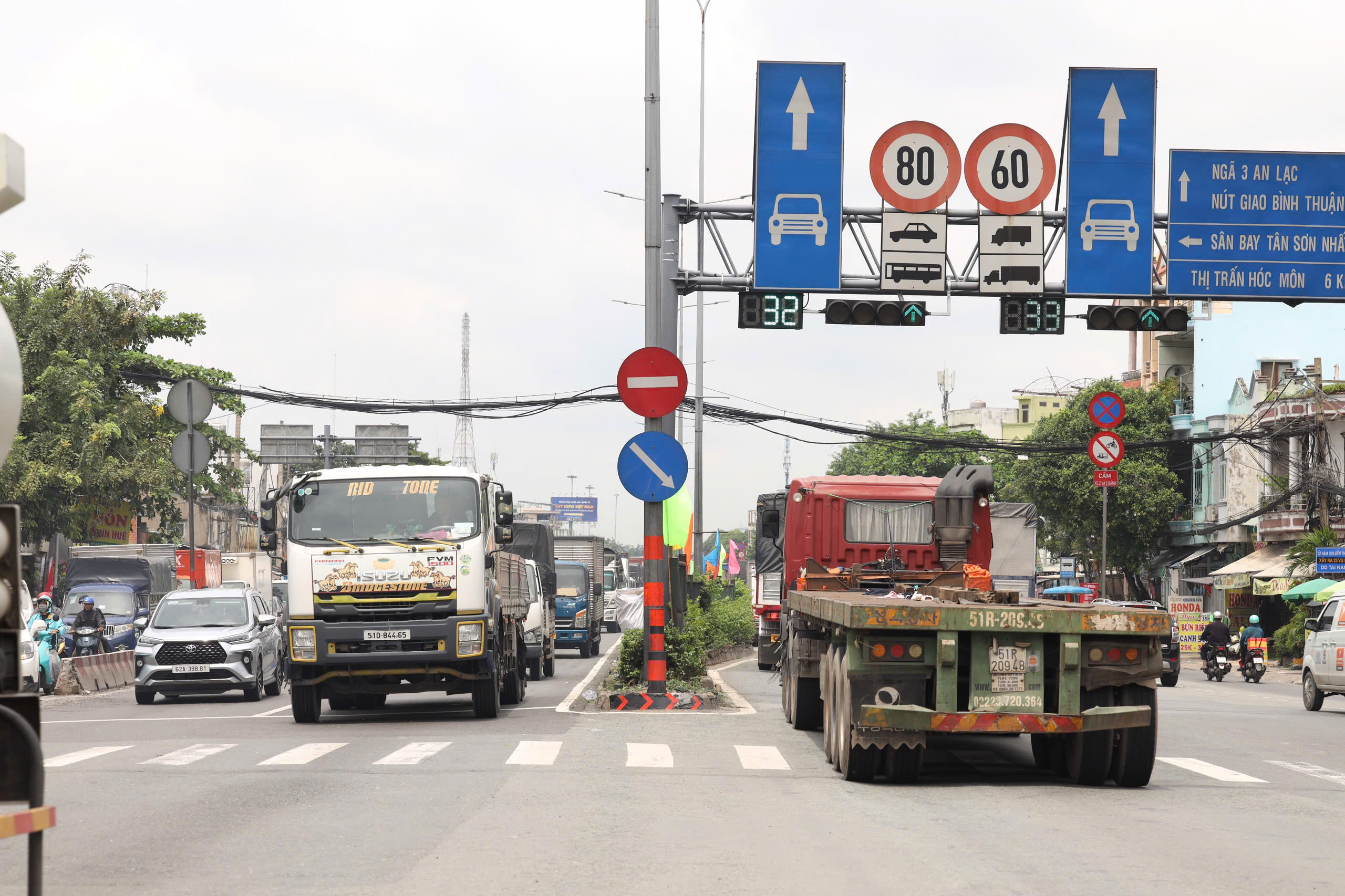 CSGT TP HCM đưa ra khuyến c&aacute;o người d&acirc;n lưu th&ocirc;ng qua khu vực Ng&atilde; tư Đ&igrave;nh - Ảnh 3.