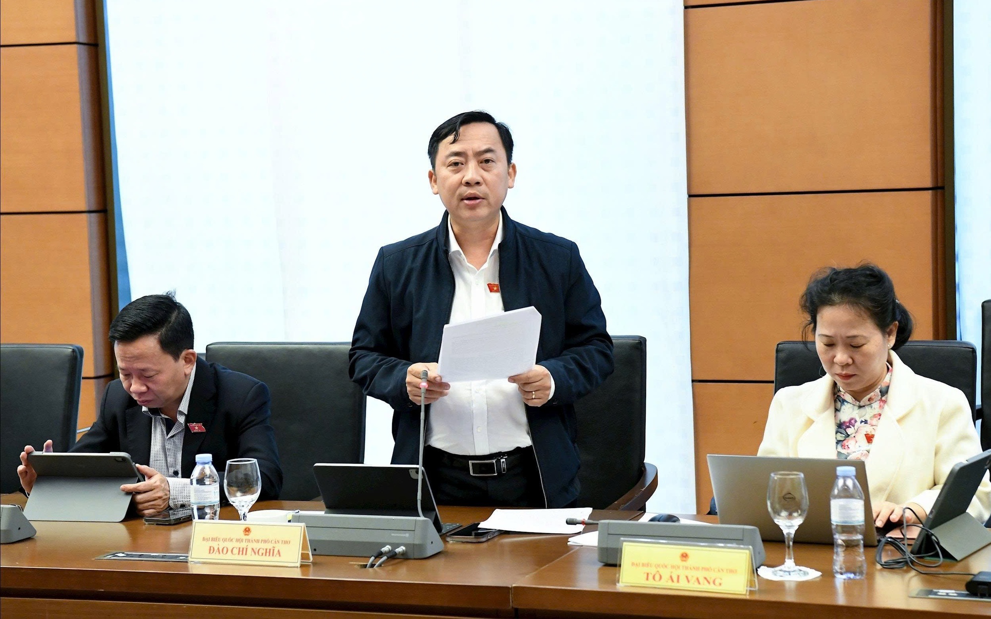 Siết livestream, gỡ "mê cung" bảo hiểm