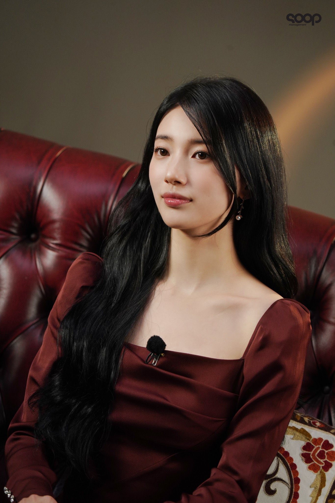 "T&igrave;nh đầu quốc d&acirc;n" Suzy v&agrave; t&agrave;i tử Kim Seon-ho chạy bộ ở Hồ T&acirc;y - Ảnh 4.