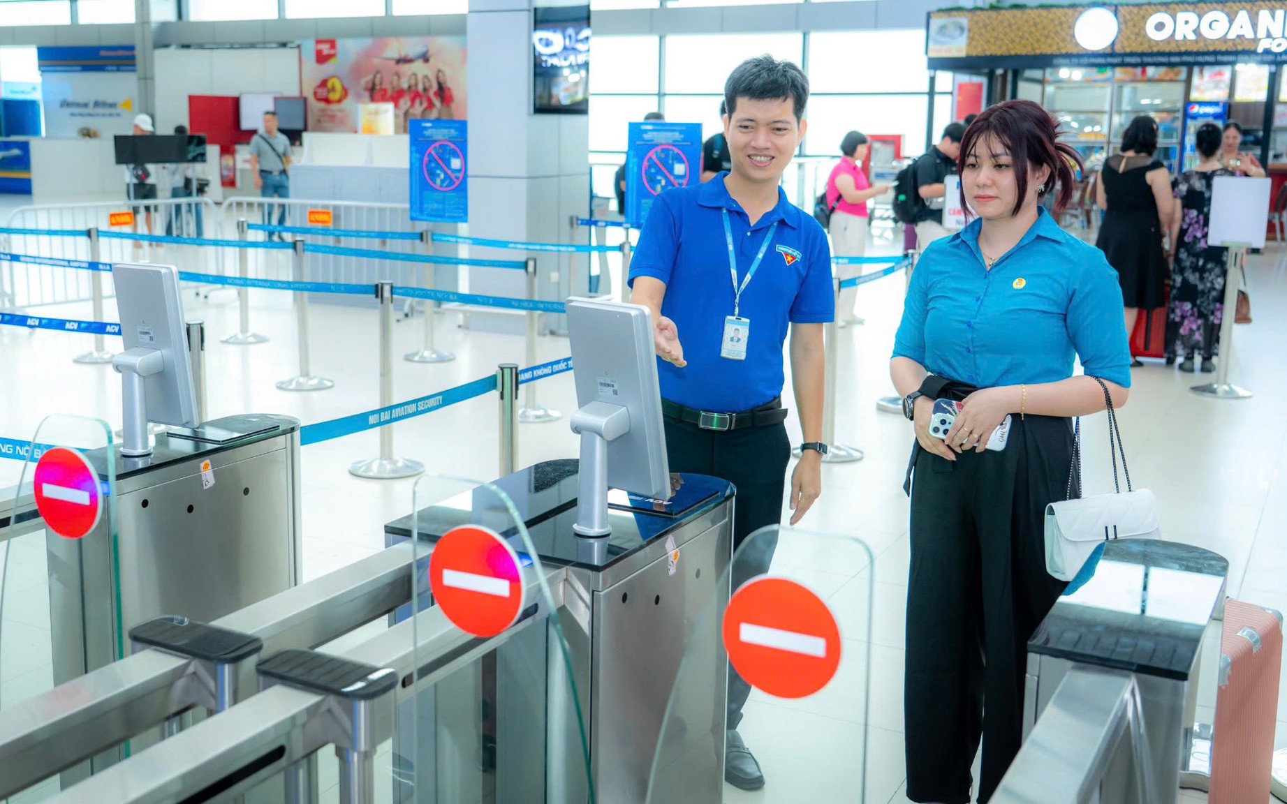 Chỉ làm thủ tục hàng không tại quầy với khách có hành lý ký gửi và đặc biệt