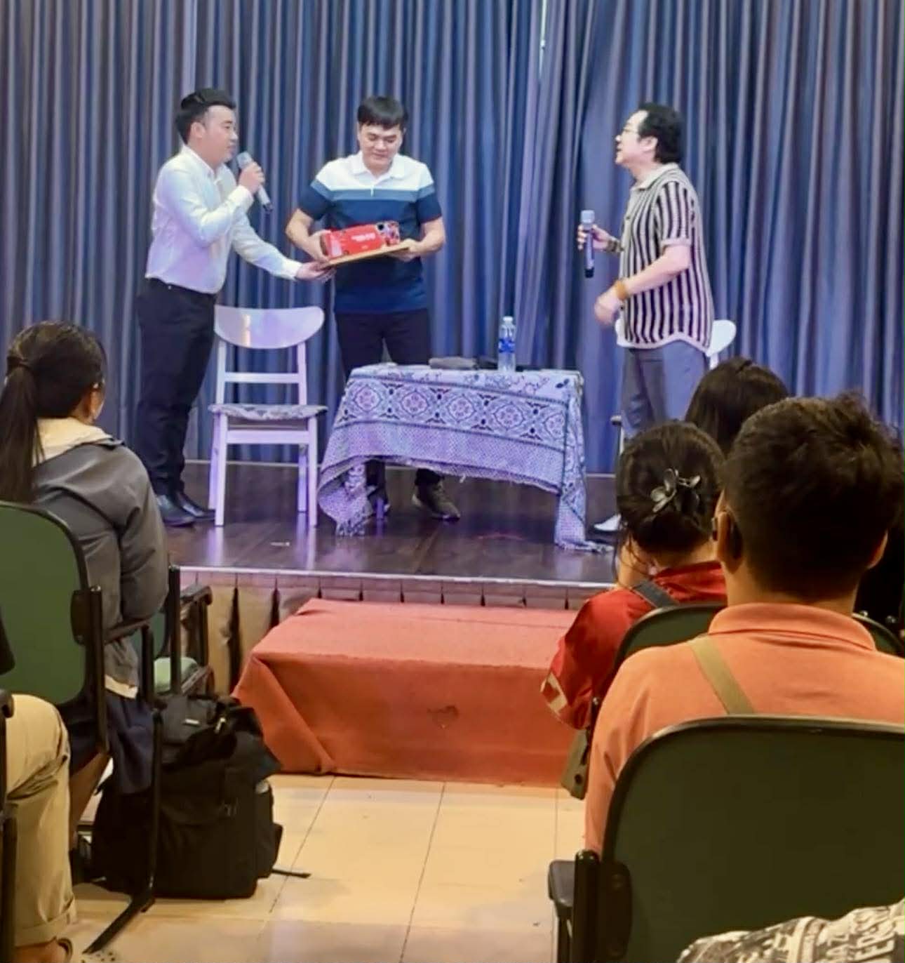 Nghệ sĩ Th&agrave;nh Lộc, Quốc Thảo v&agrave; chuyện đi diễn bằng xe đạp... - Ảnh 7.