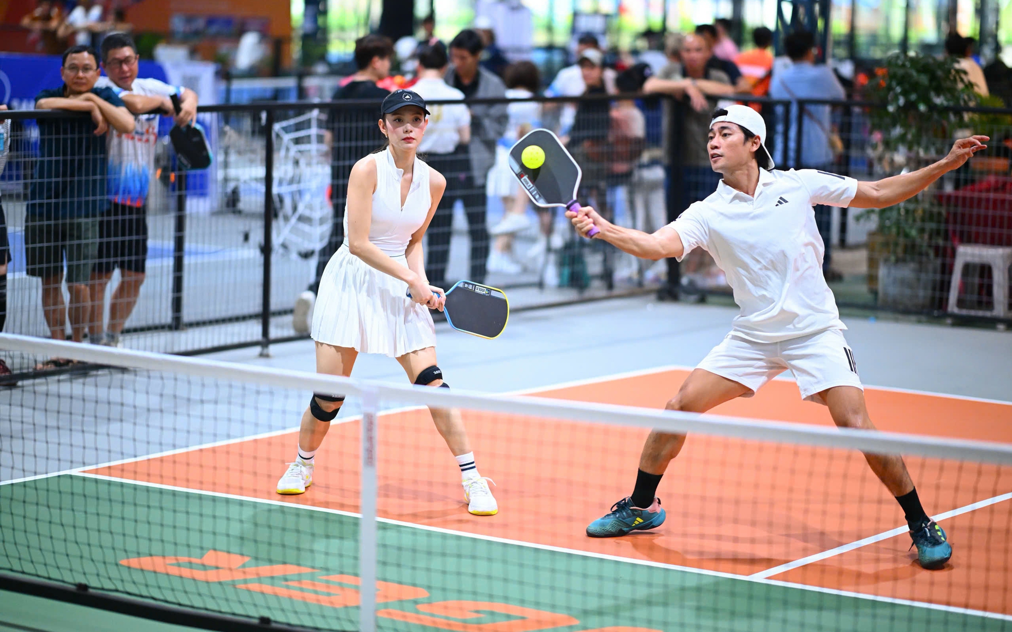 Diễn viên Lợi Trần đam mê pickleball
