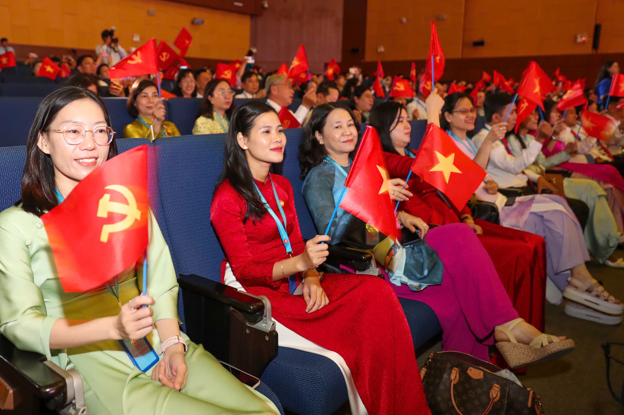 TPHCM "x&oacute;a m&ugrave; số" để kh&ocirc;ng ai bị bỏ lại ph&iacute;a sau trong kỷ nguy&ecirc;n số  - Ảnh 4.