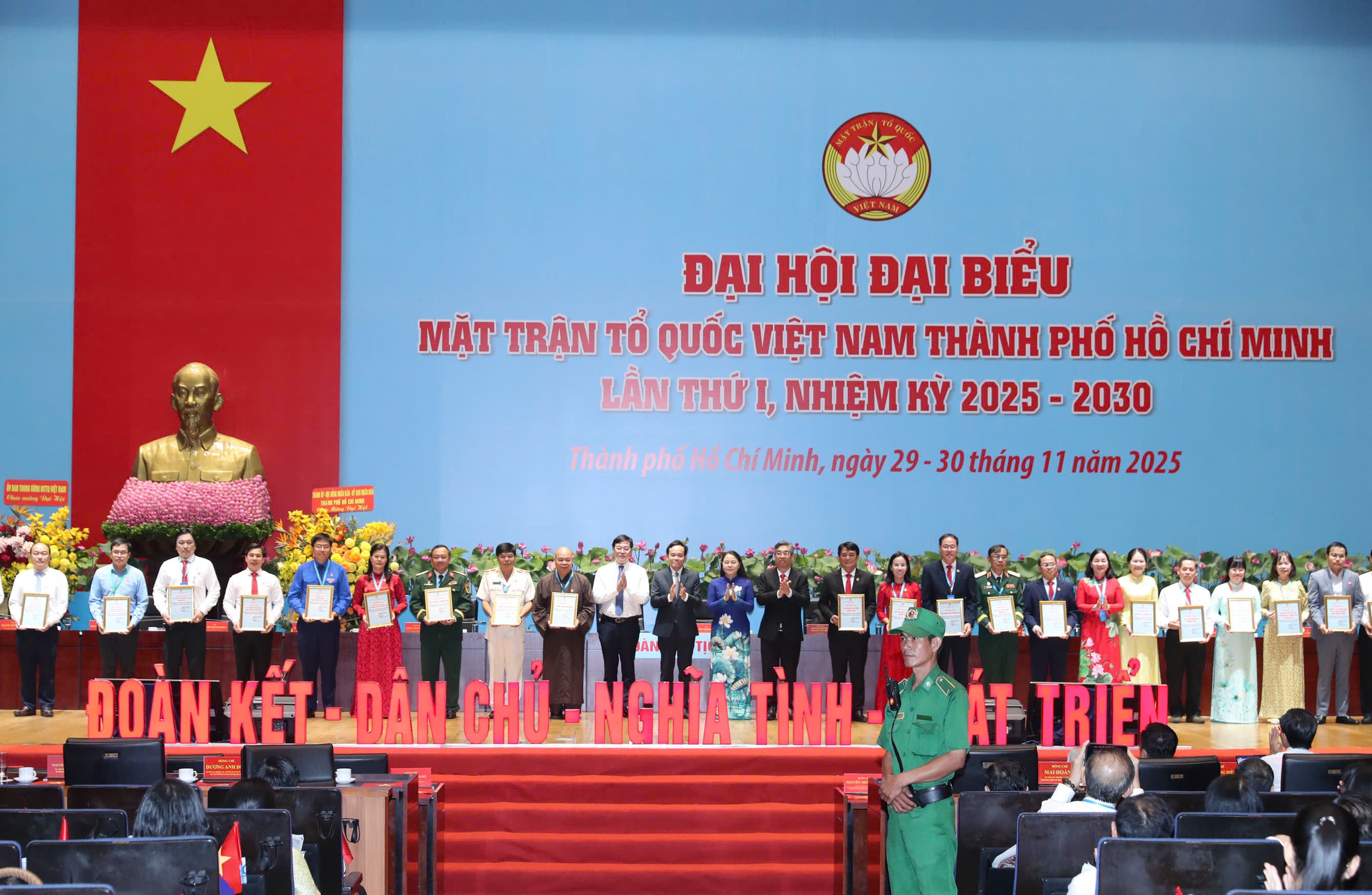 Bế mạc Đại hội MTTQ Việt Nam TPHCM: Quyết tâm thực hiện Nghị quyết nhiệm kỳ 2025 - 2030 - Ảnh 5.