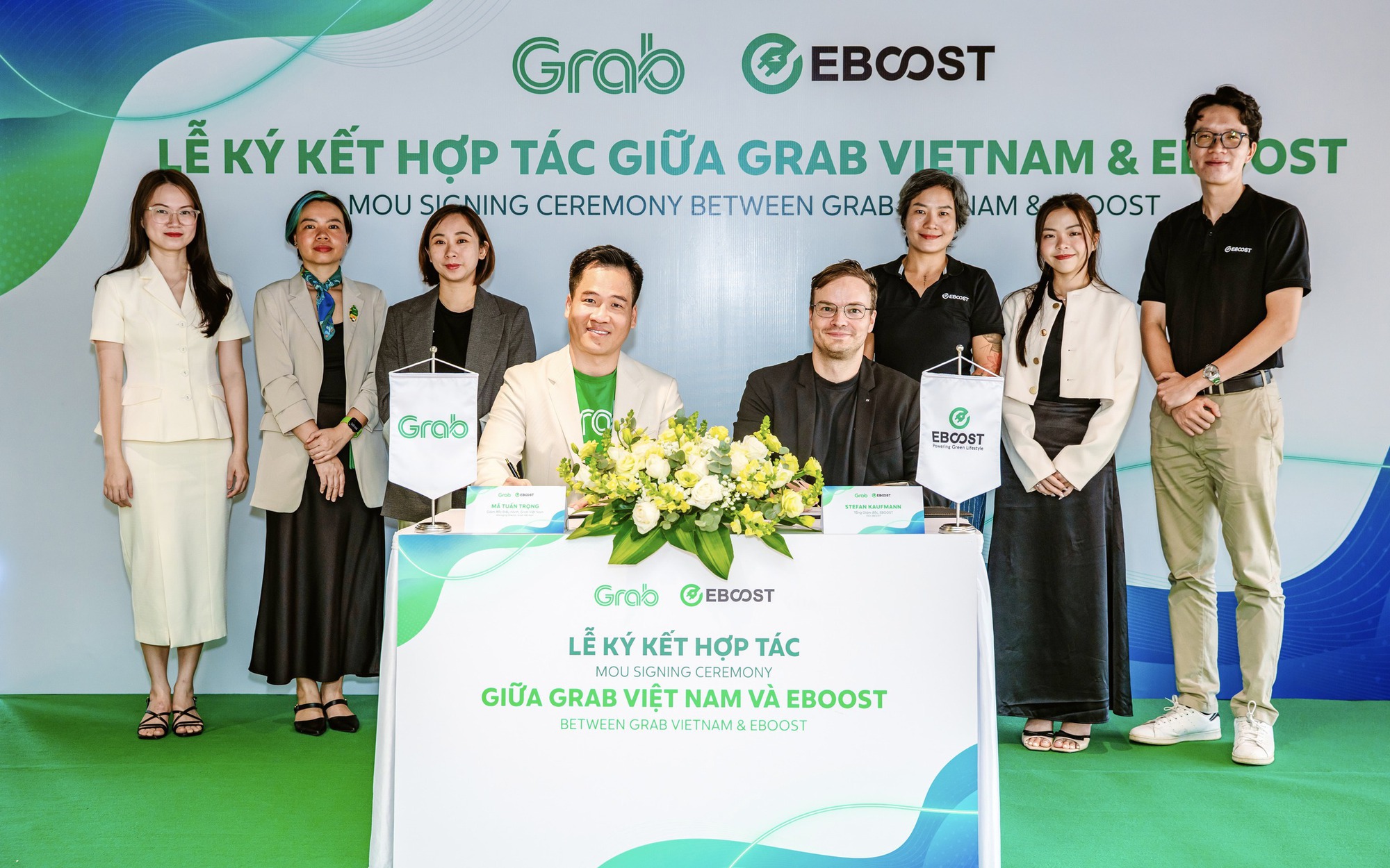 Grab Việt Nam hợp tác với EBOOST thúc đẩy sử dụng xe điện