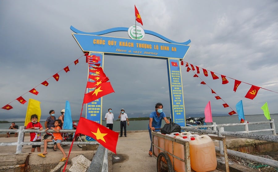TPHCM: Hỗ trợ 100% thẻ BHYT cho người d&acirc;n x&atilde; đảo, x&atilde; an to&agrave;n khu - Ảnh 1.