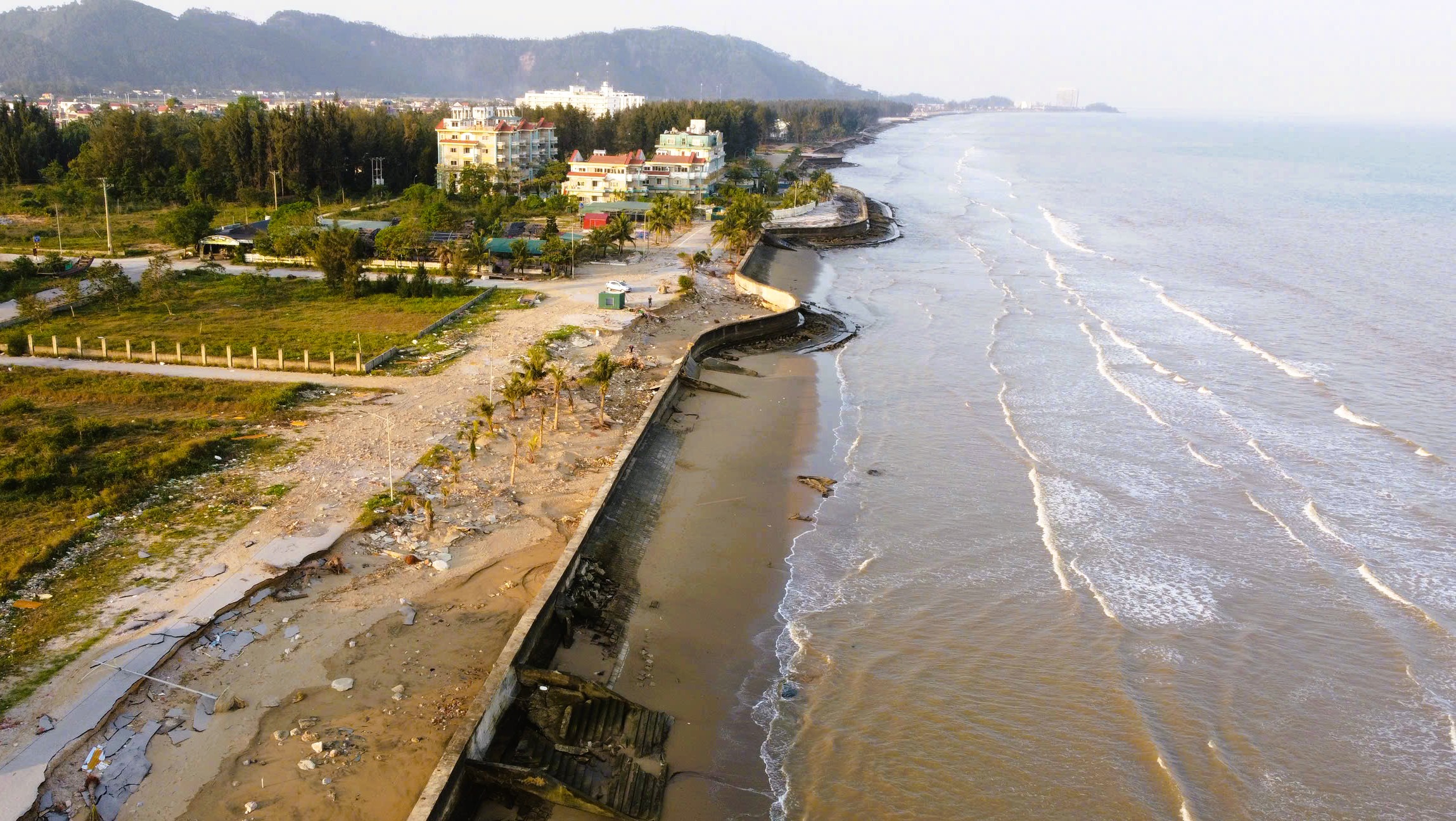 Cảnh tan hoang ở khu du lịch nổi tiếng Thanh H&oacute;a, cần 100 tỉ đồng để t&aacute;i thiết - Ảnh 2.